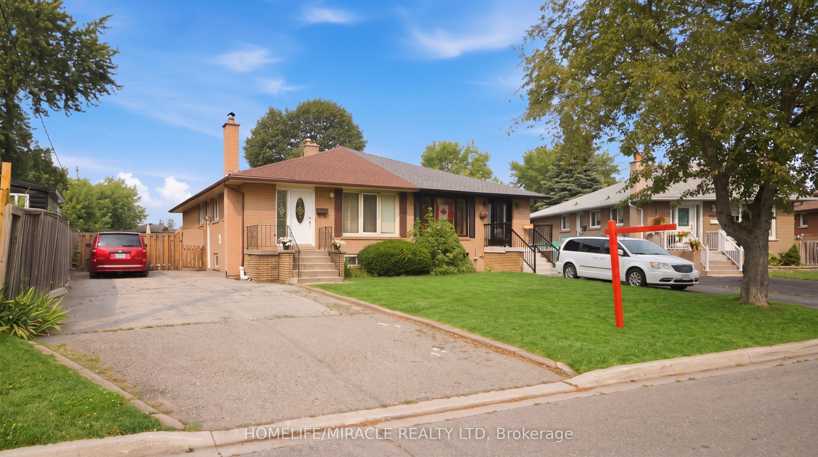 7089 Landen Court, Mississauga, ON L4T 2H9 photo 2