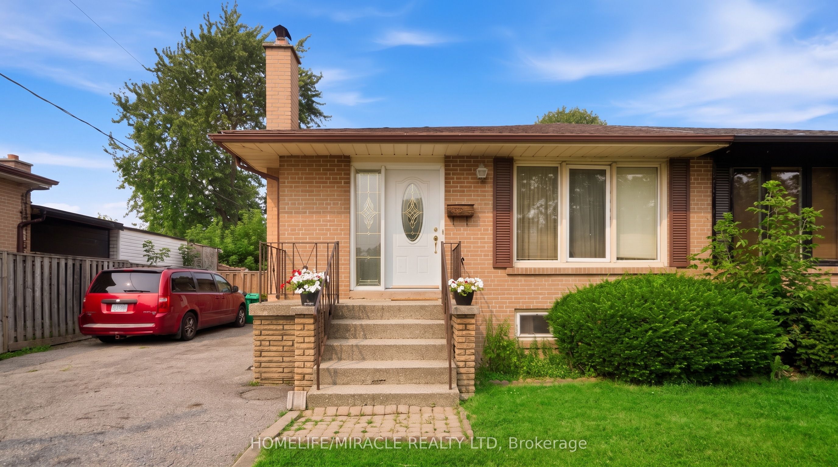 7089 Landen Court, Mississauga, ON L4T 2H9 photo 4