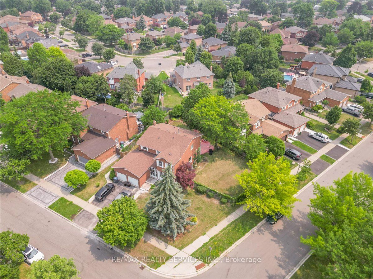 79 Burgby Avenue, Brampton, ON L6X 2G7 photo 2