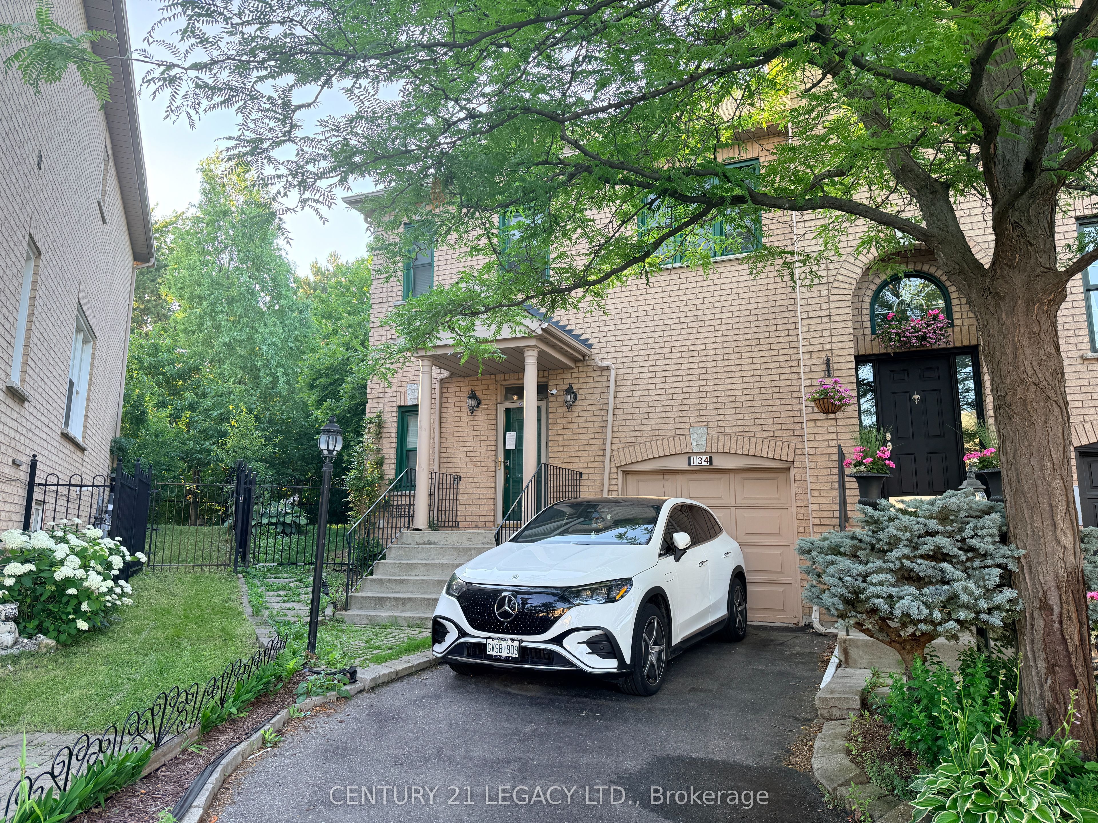 134 Provincial Place, Brampton, ON L6S 6C2 photo 2