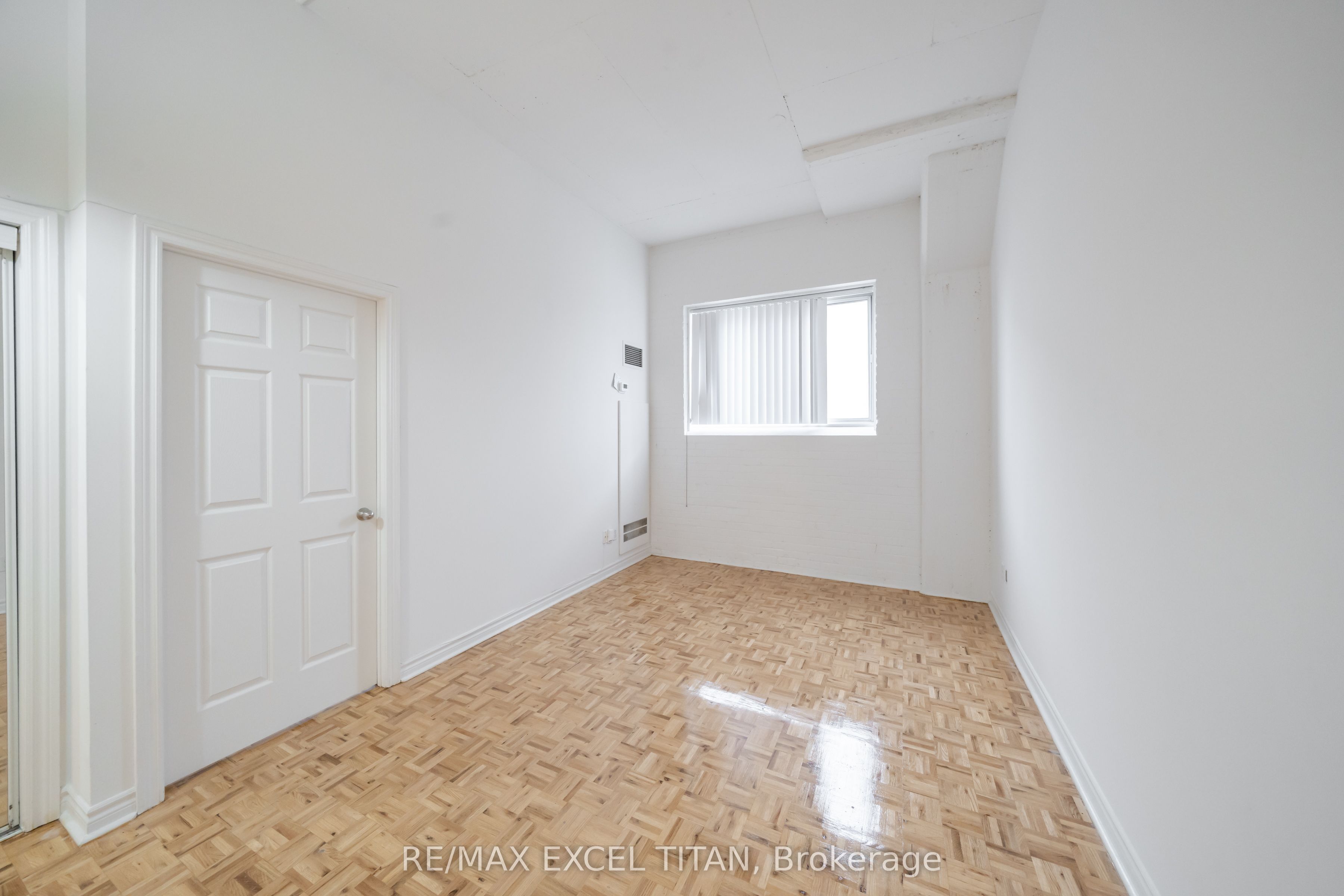 1401 Dupont Street 617, Toronto, ON M6H 4J7 photo 5