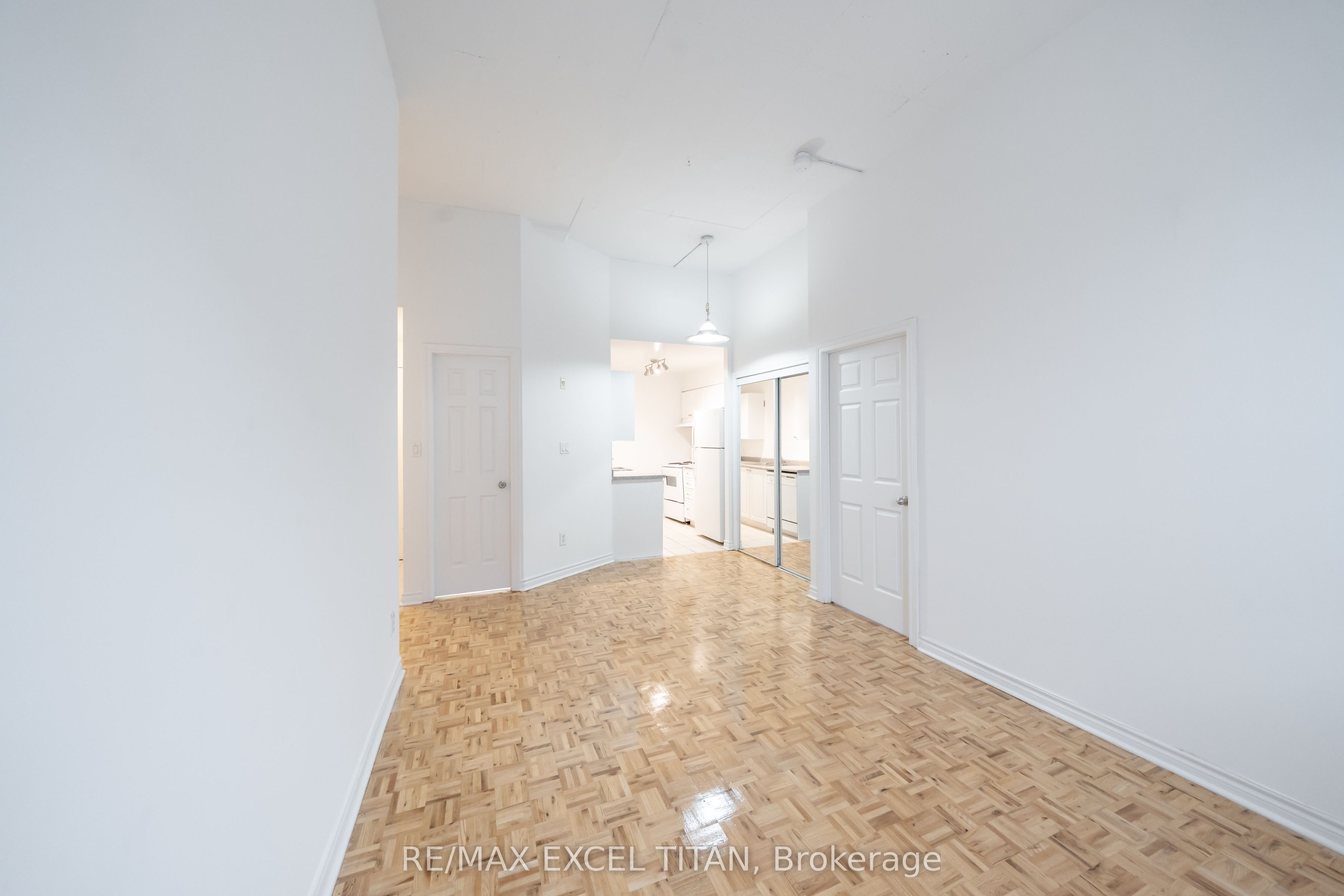 1401 Dupont Street 313, Toronto, ON M6H 4J7 photo 3