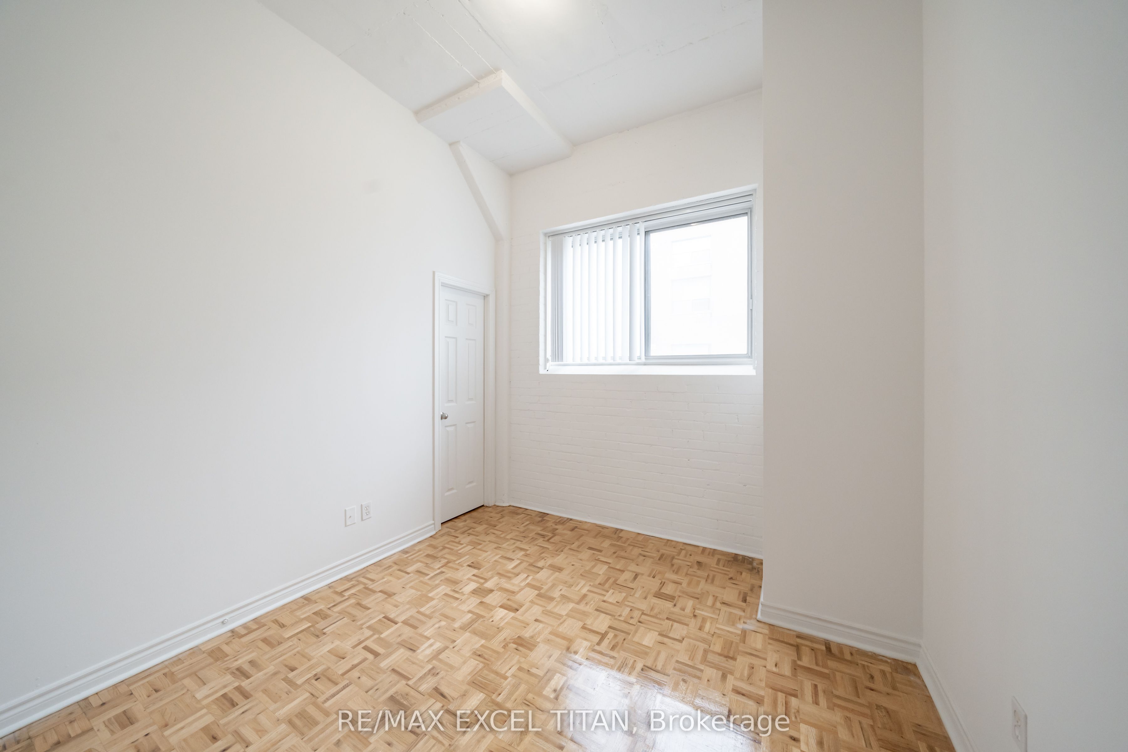 1401 Dupont Street 313, Toronto, ON M6H 4J7 photo 5