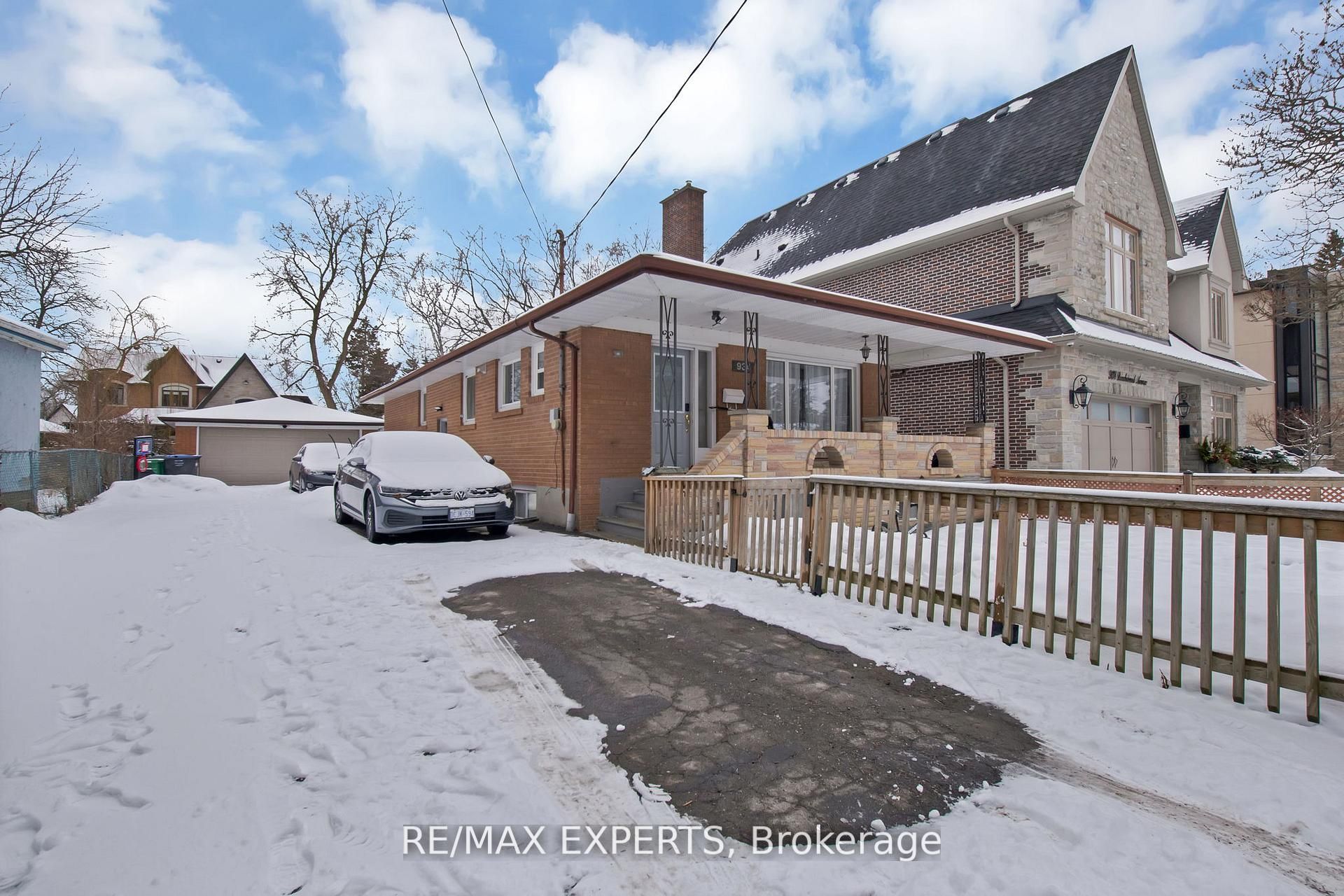 934 Beechwood Avenue Lower, Mississauga, ON L5G 4E2 photo 2