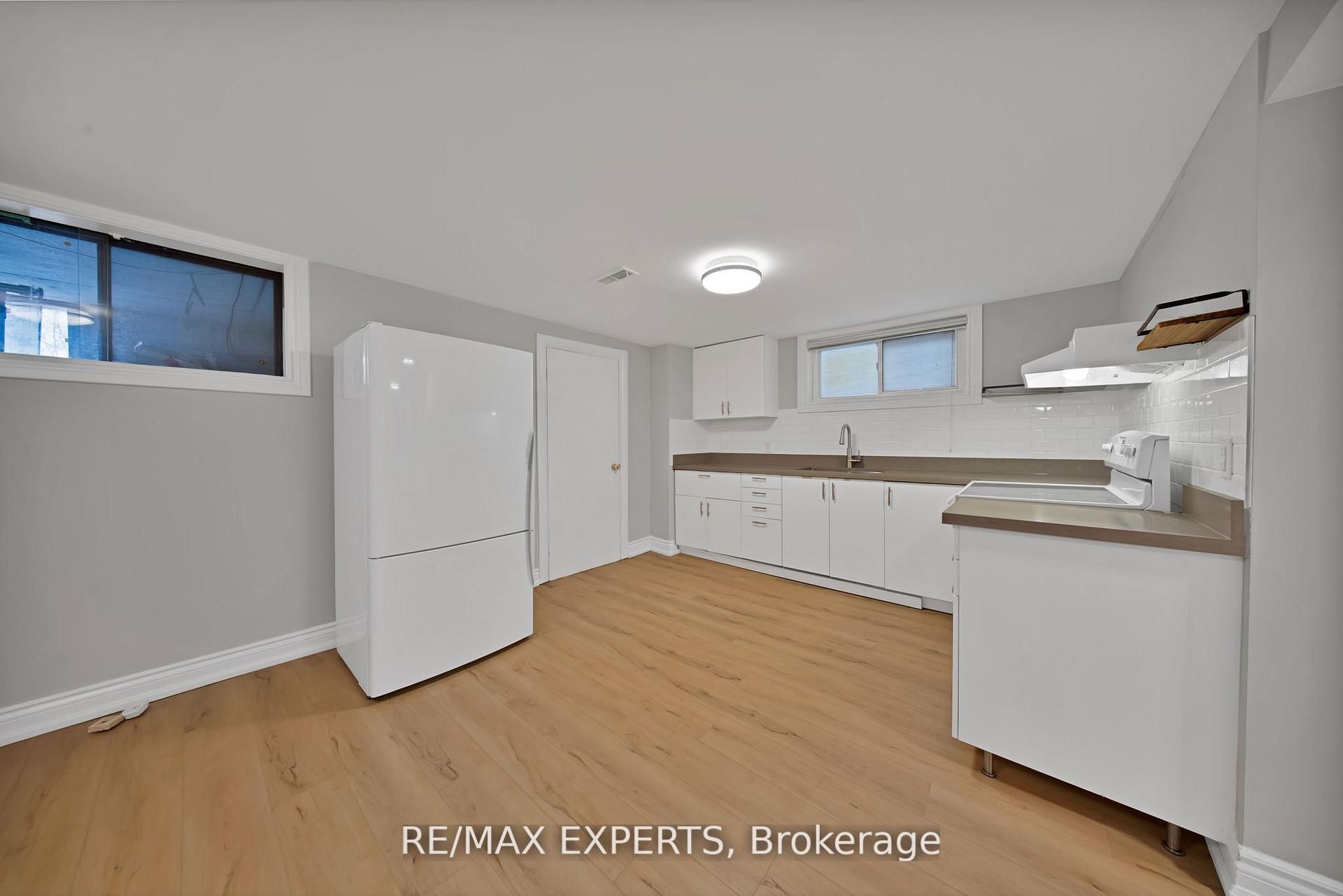 934 Beechwood Avenue Lower, Mississauga, ON L5G 4E2 photo 5