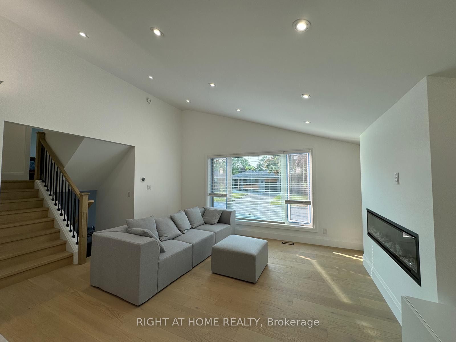 52 Sedgebrook Crescent, Toronto, ON M9B 2X4 photo 2