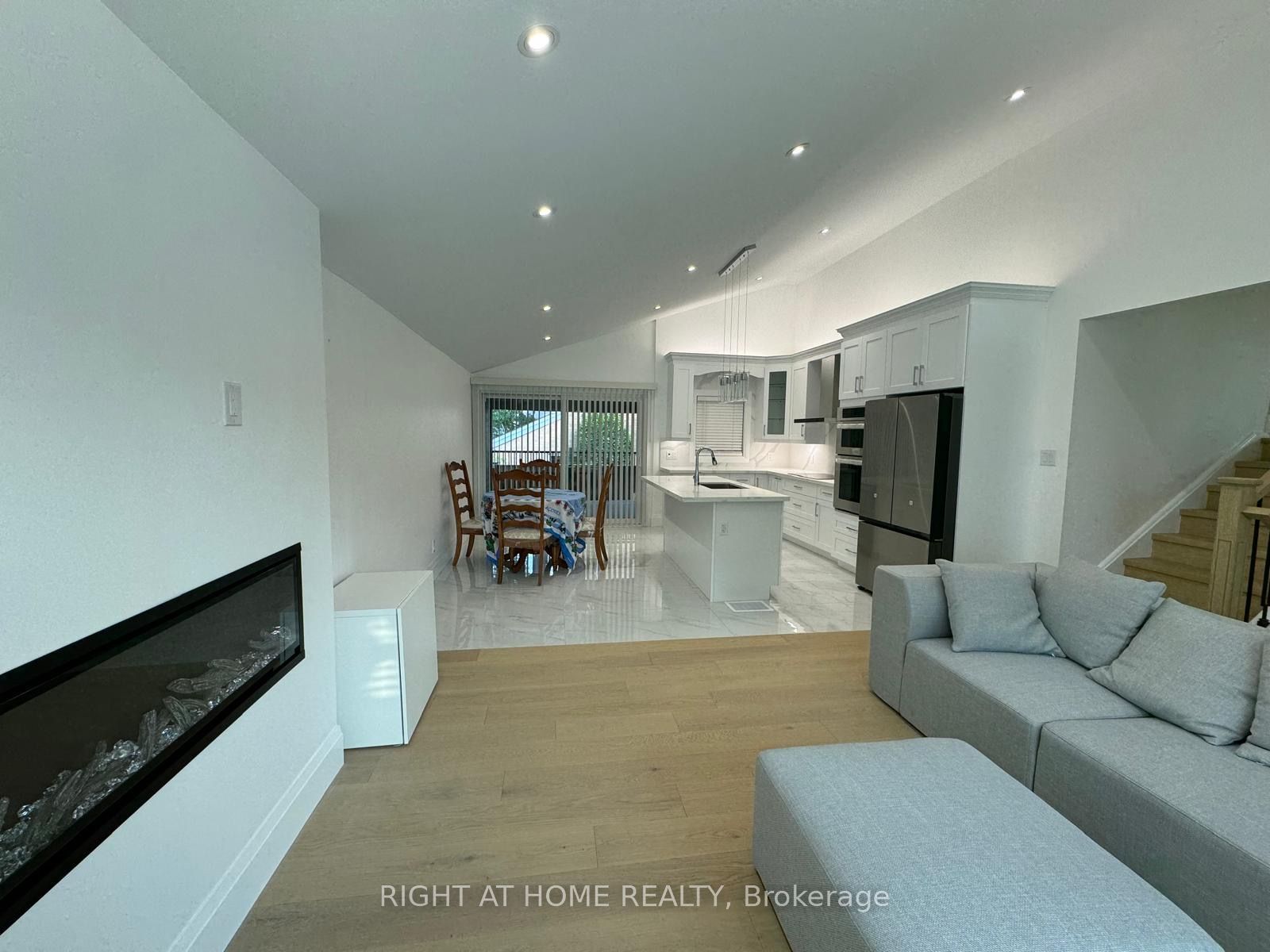52 Sedgebrook Crescent, Toronto, ON M9B 2X4 photo 4
