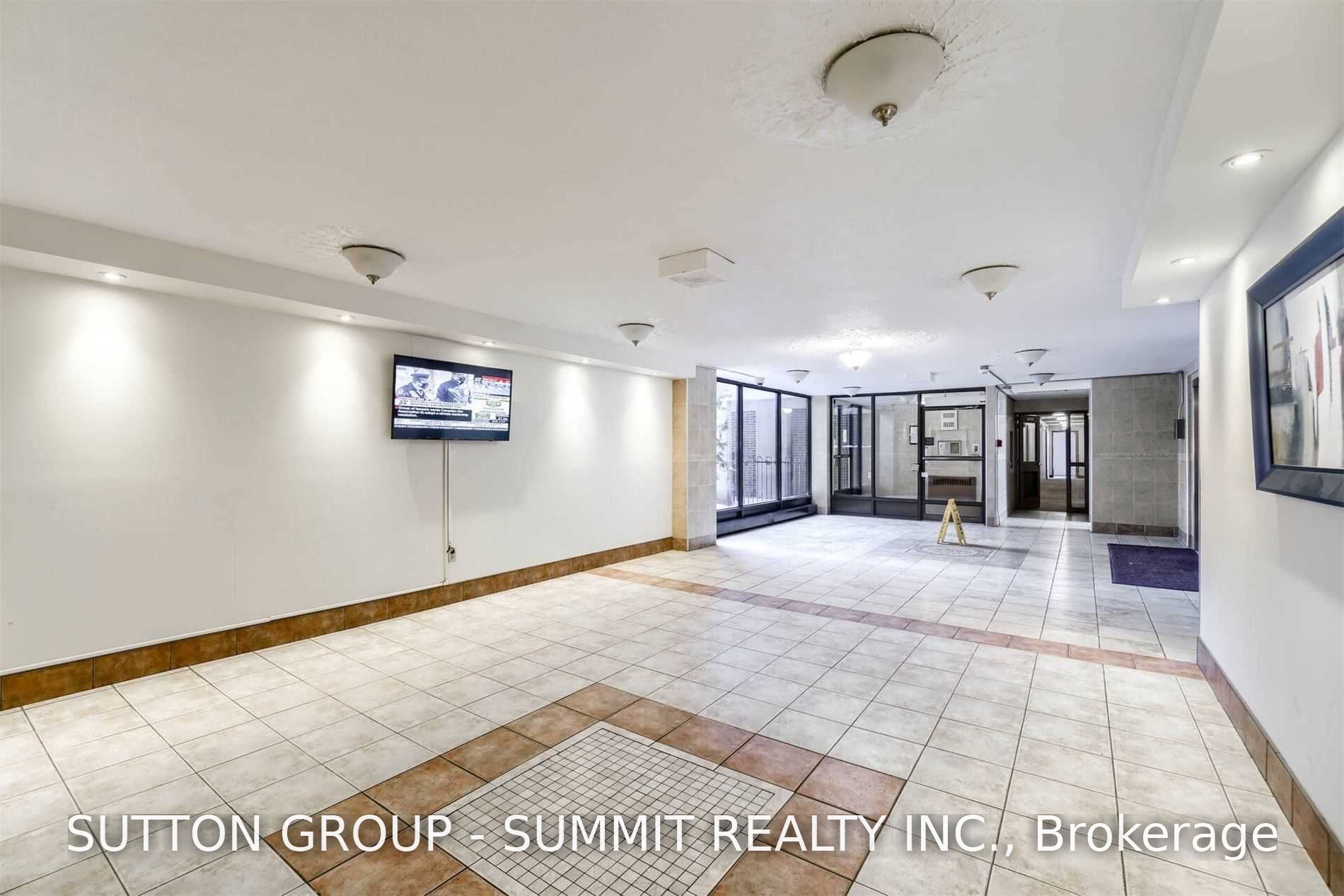 2121 Roche Court 514, Mississauga, ON L5K 2C7 photo 2