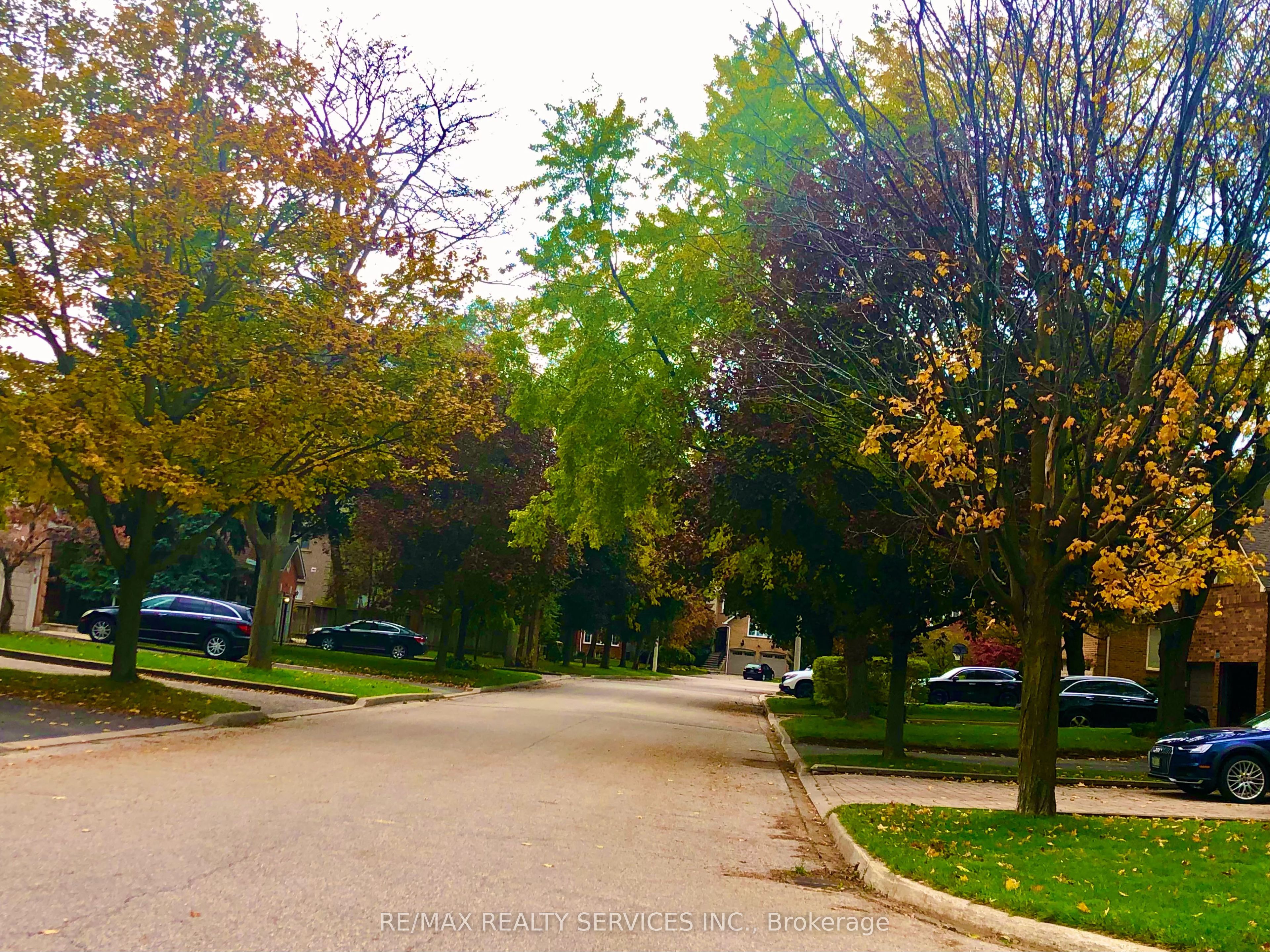 1543 Polesden Drive, Mississauga, ON L5G 4P8