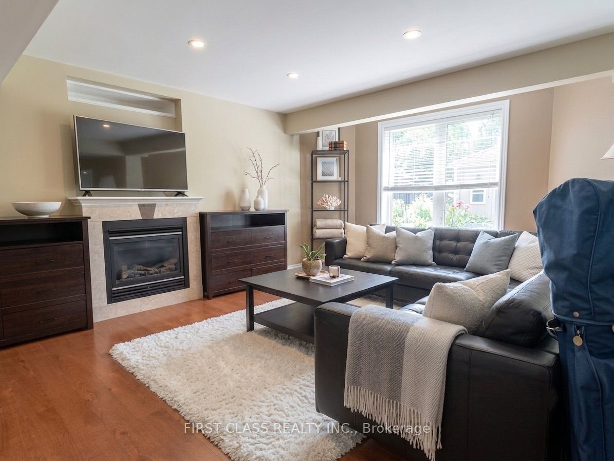 2084 Bingley Crescent W/O Basement, Oakville, ON L6M 0E2 photo 4
