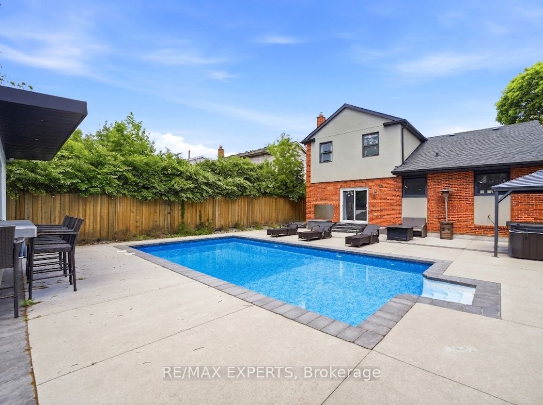 3656 Sawmill Valley Drive, Mississauga, ON L5L 2P6 photo 3