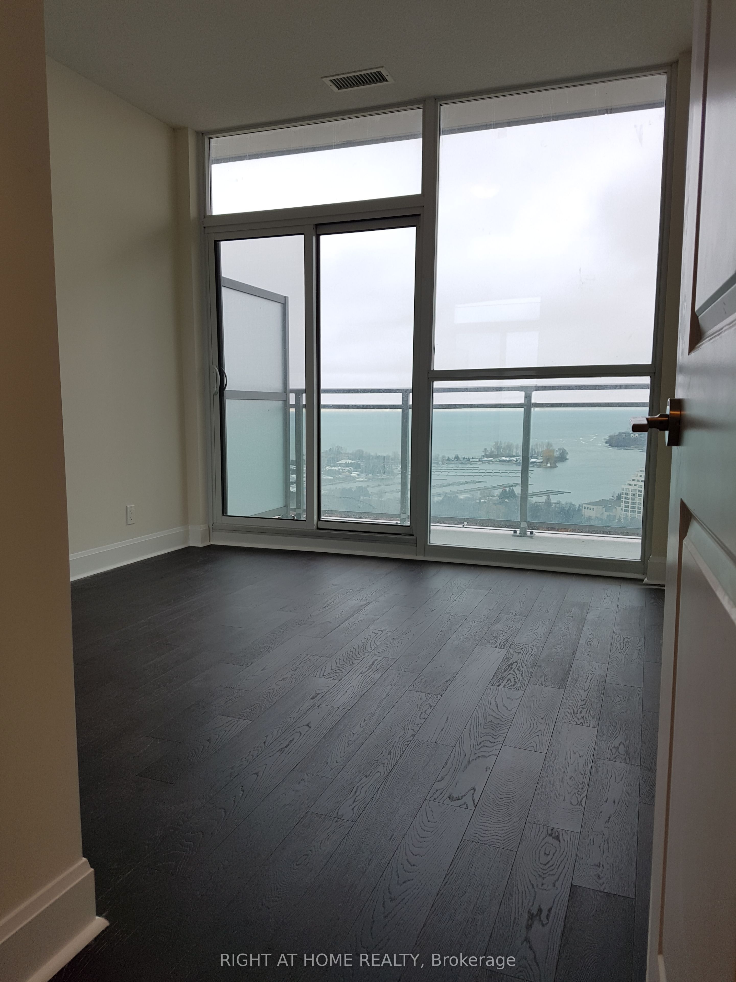 33 Shore Breeze Drive 2403, Toronto, ON M8V 0G1 photo 2