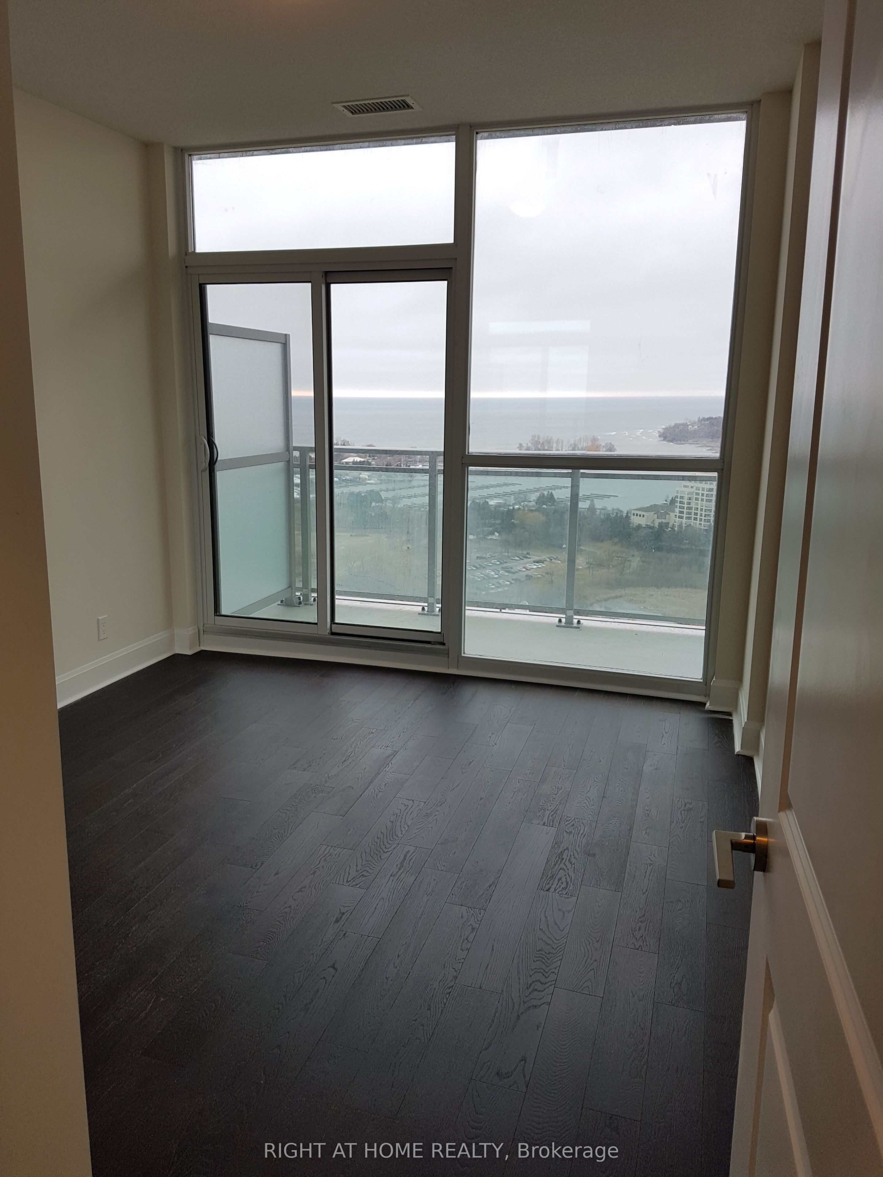 33 Shore Breeze Drive 2403, Toronto, ON M8V 0G1 photo 3