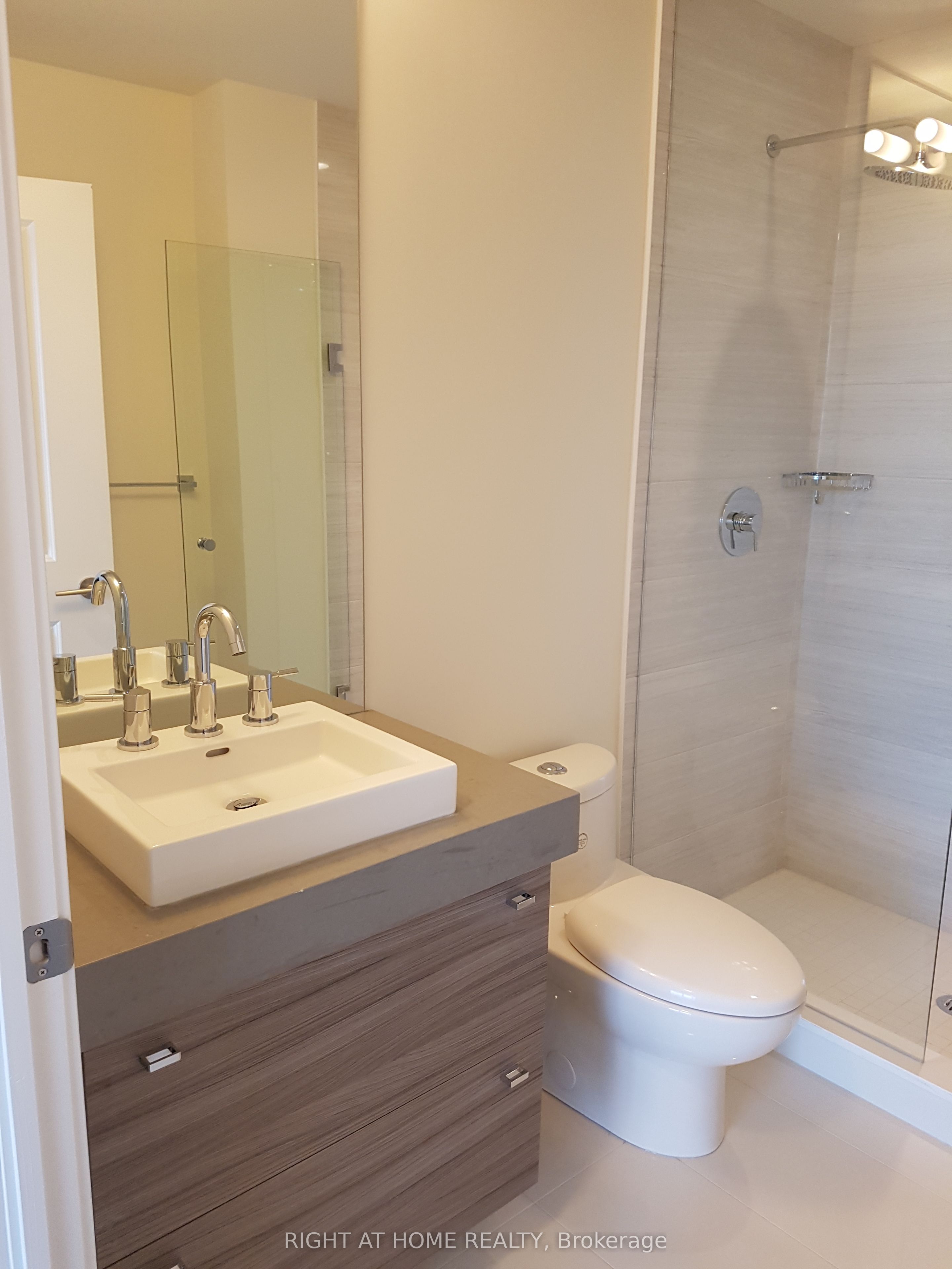 33 Shore Breeze Drive 2403, Toronto, ON M8V 0G1 photo 5