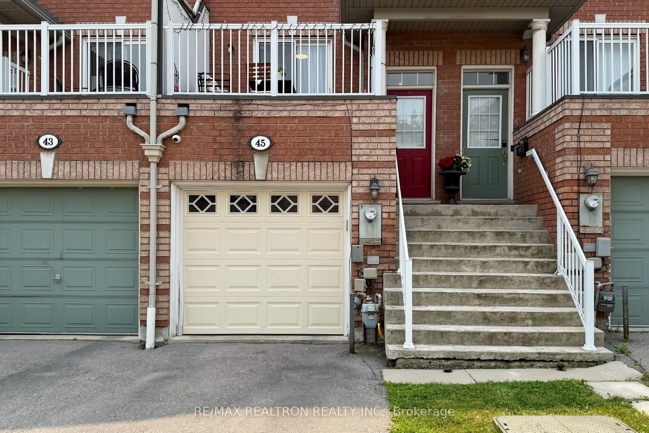 45 Beograd Gardens, Toronto, ON M6B 4N2 photo 3