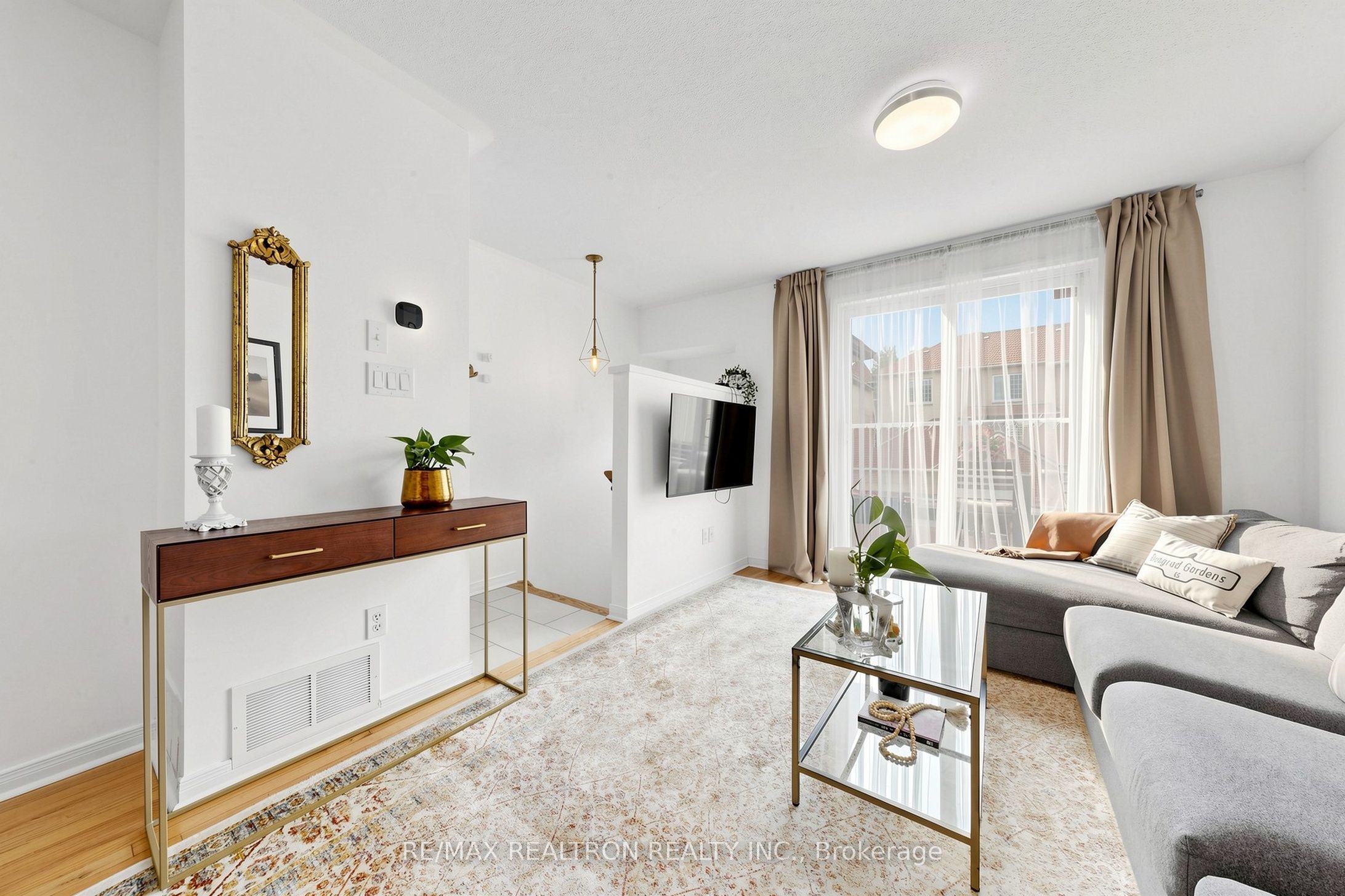 45 Beograd Gardens, Toronto, ON M6B 4N2 photo 5