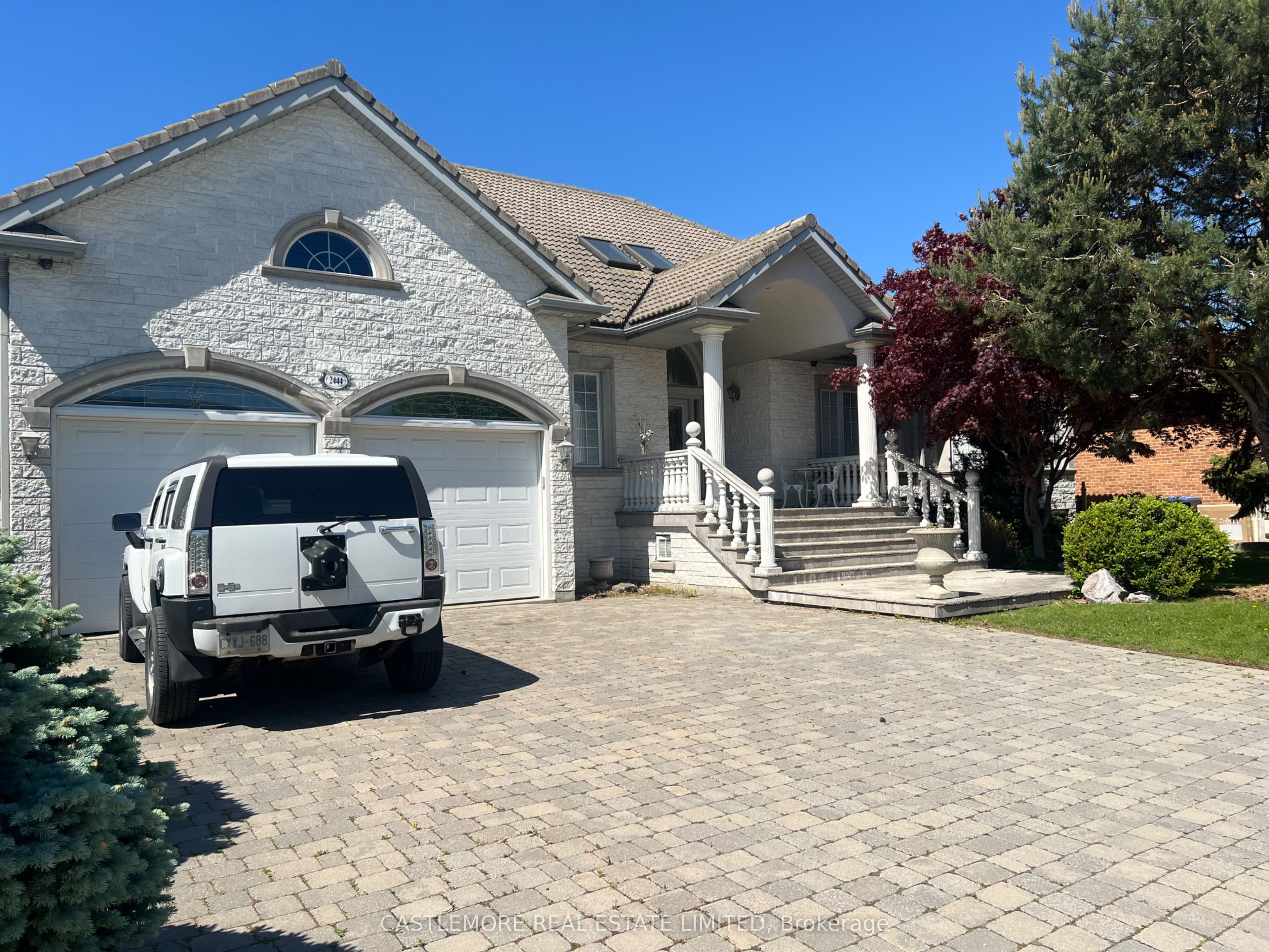 2444 hensall Road, Mississauga, ON L5A 2T2