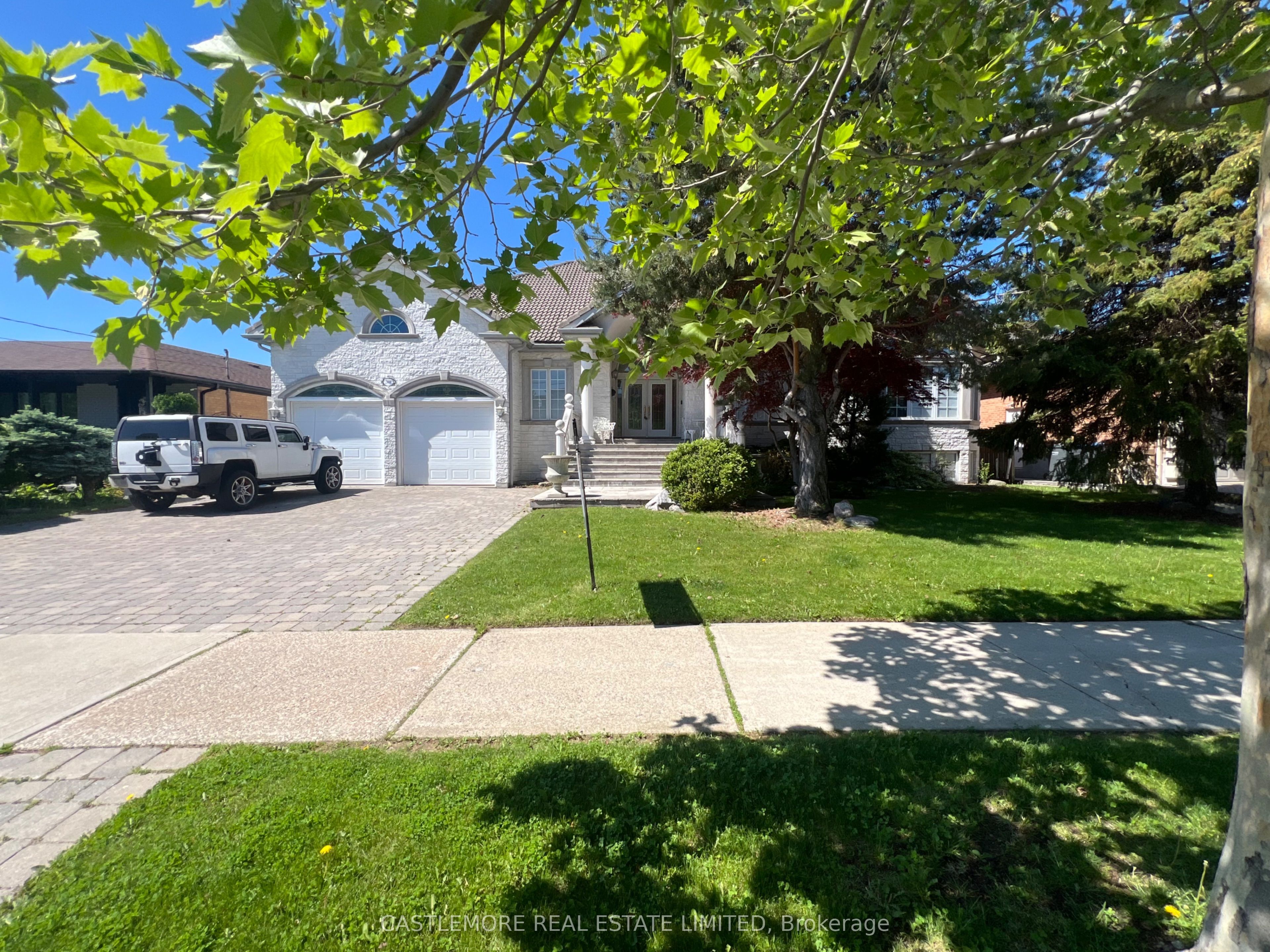 2444 hensall Road, Mississauga, ON L5A 2T2 photo 2