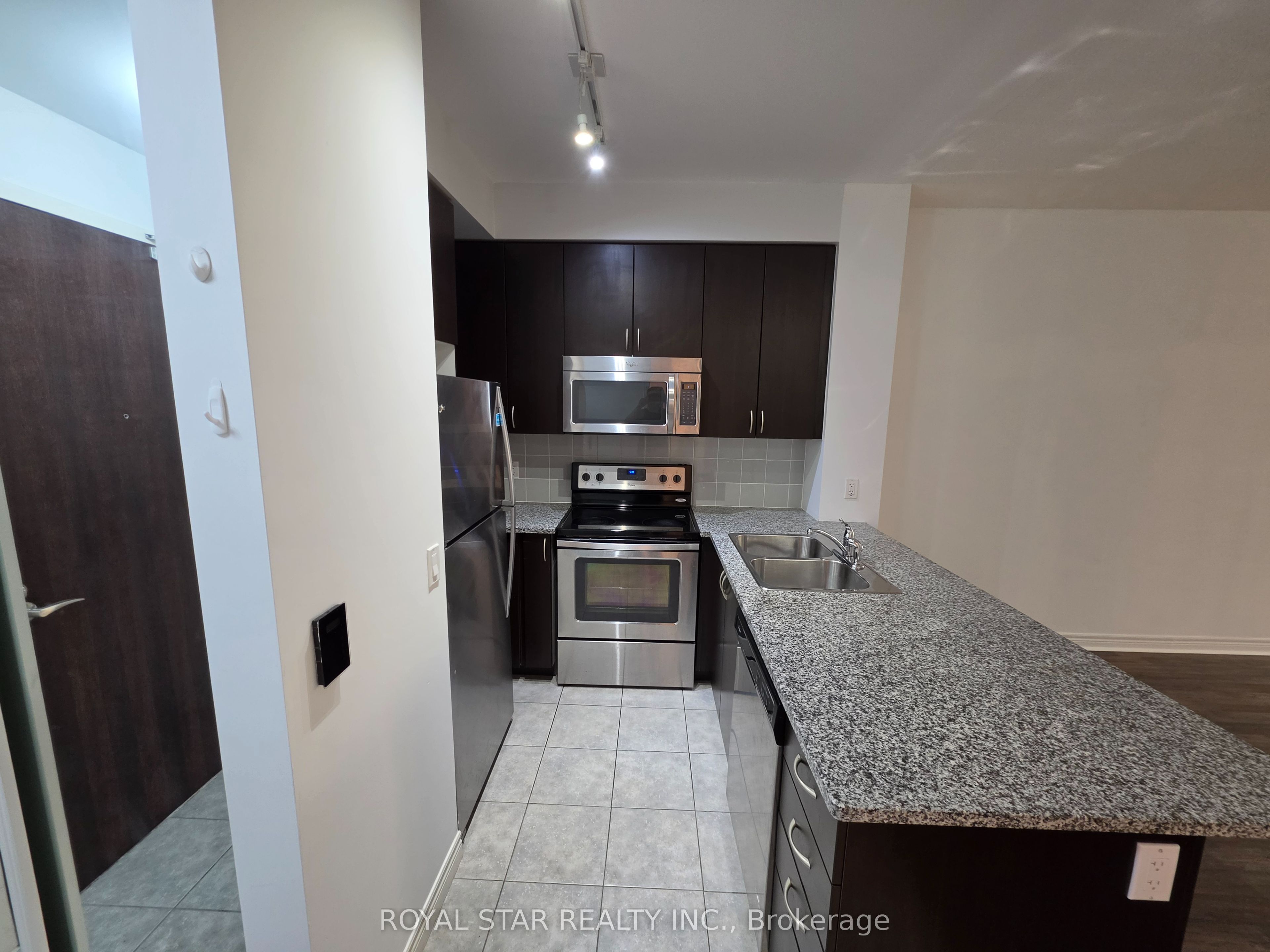 339 Rathburn Road W 1807, Mississauga, ON L5B 0K6 photo 5