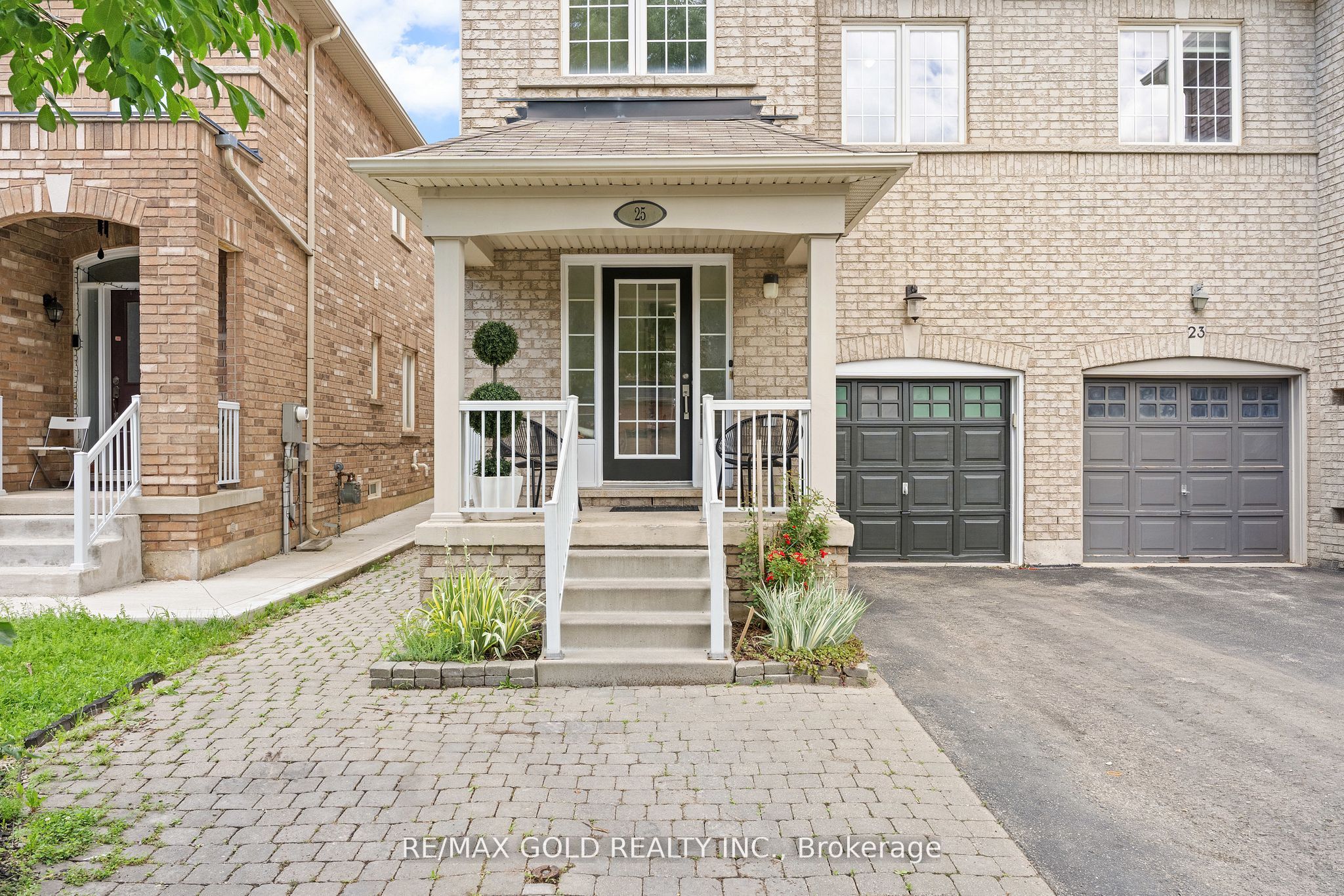 25 Frenchpark Circle, Brampton, ON L6X 0Y5 photo 3