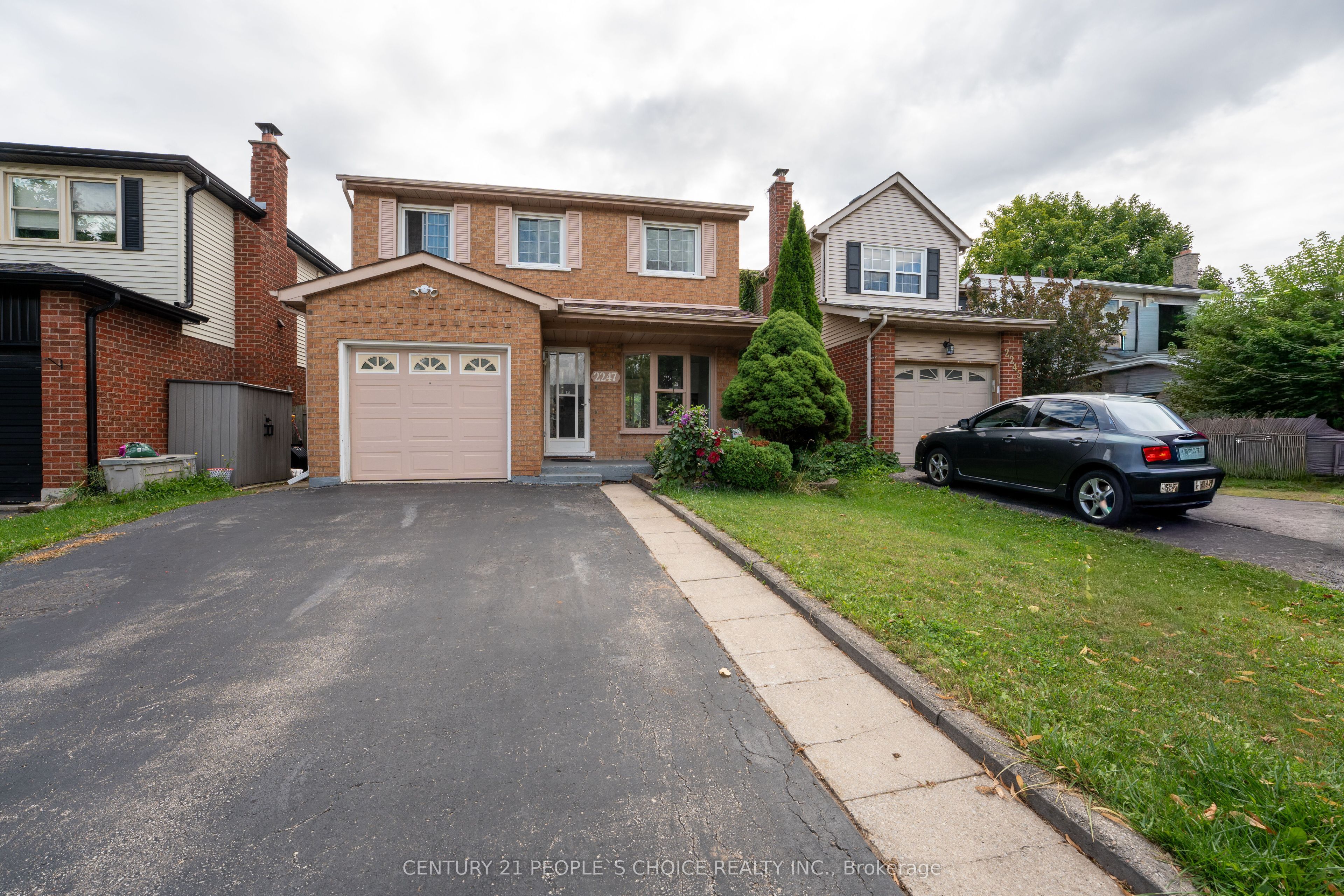 2247 Silverbirch Court, Burlington, ON L7M 3H4 photo 2