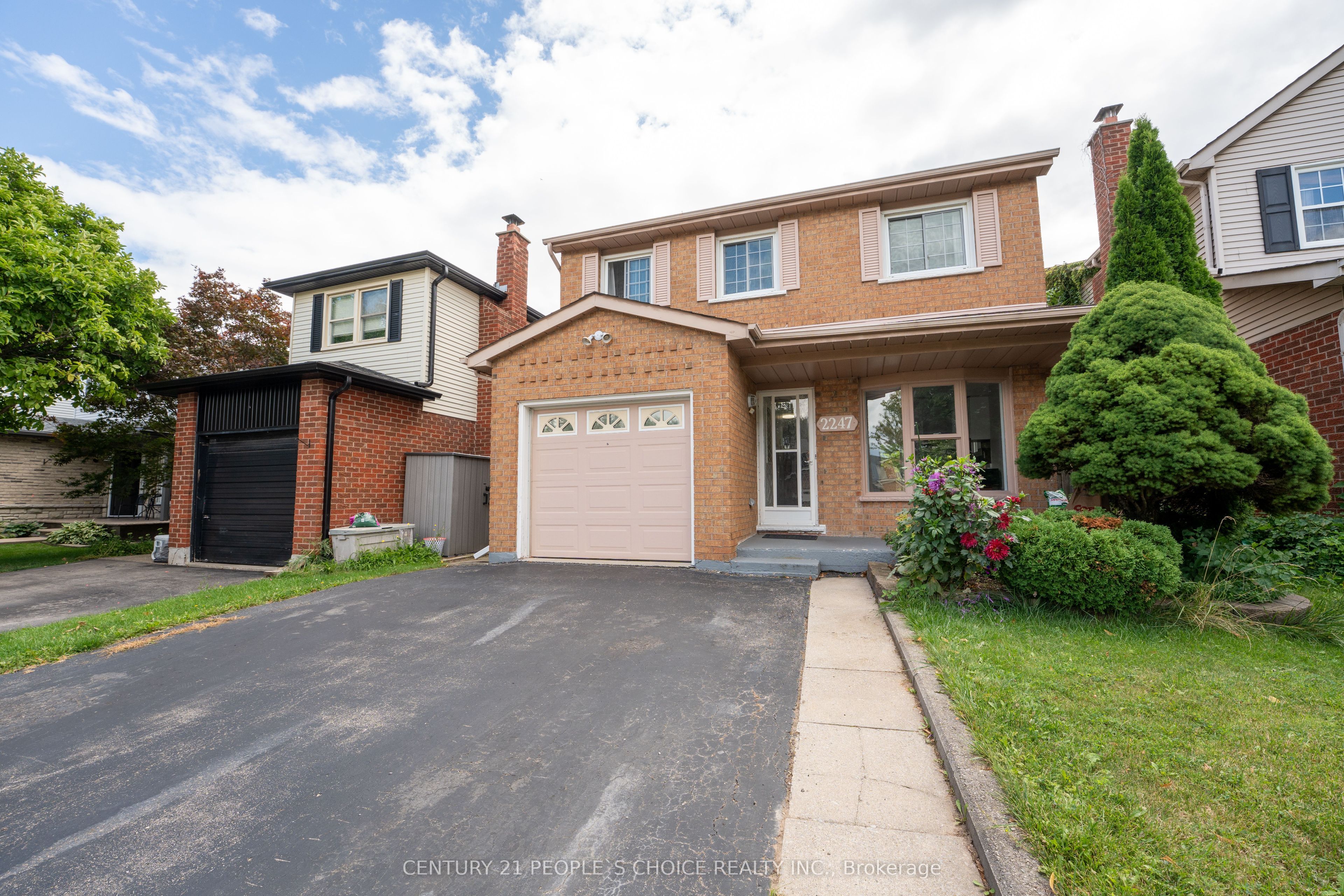 2247 Silverbirch Court, Burlington, ON L7M 3H4 photo 3
