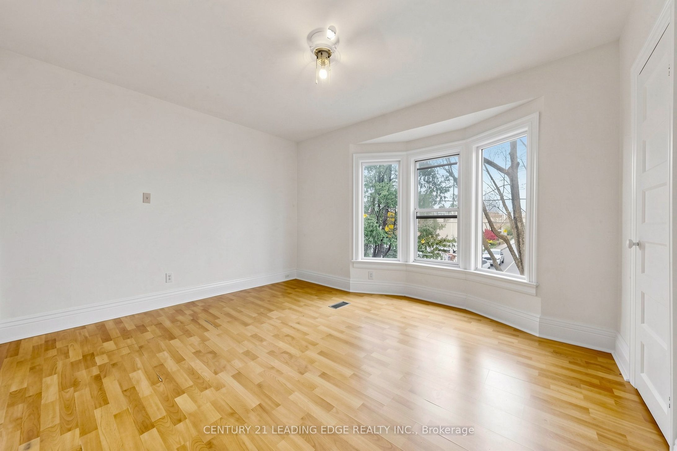 1132 DUFFERIN Street, Toronto, ON M6H 4B6 photo 3
