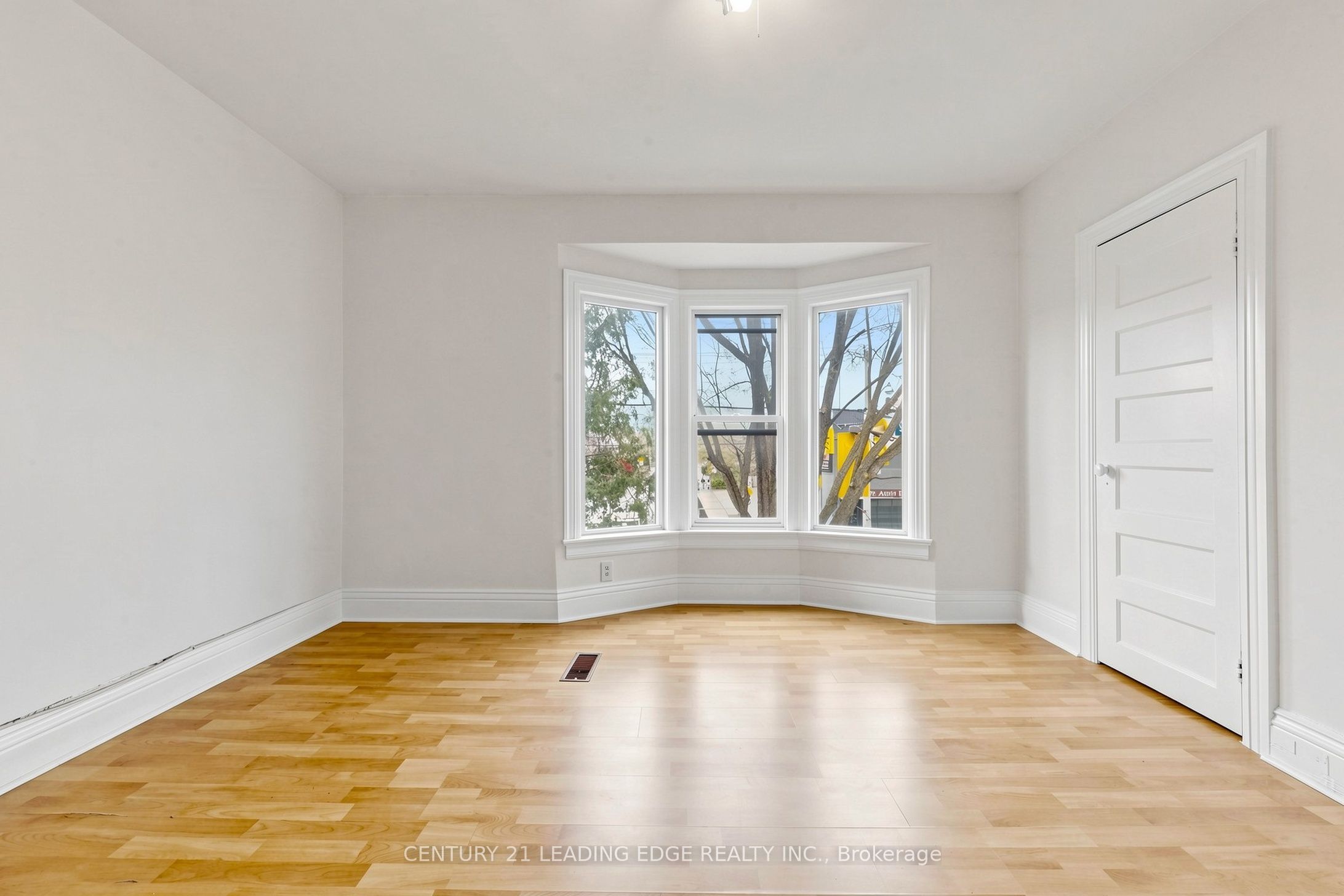 1132 DUFFERIN Street, Toronto, ON M6H 4B6 photo 4