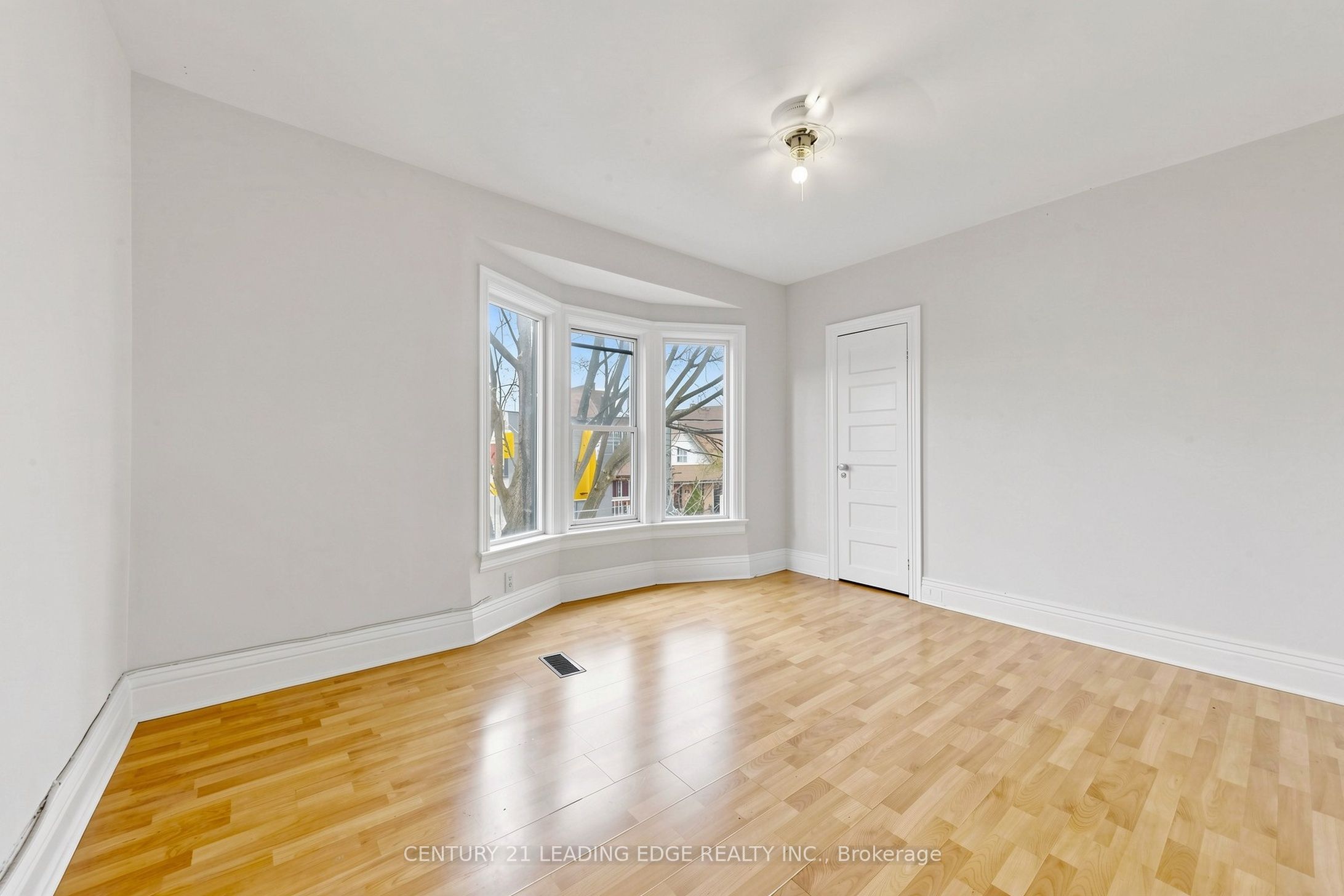 1132 DUFFERIN Street, Toronto, ON M6H 4B6 photo 5