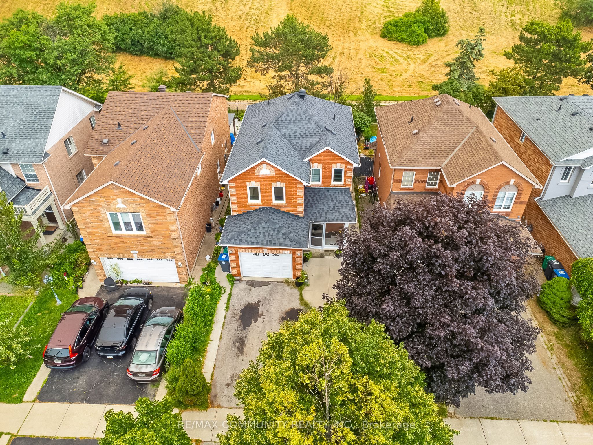 5901 Sidmouth Street, Mississauga, ON L5V 2K1