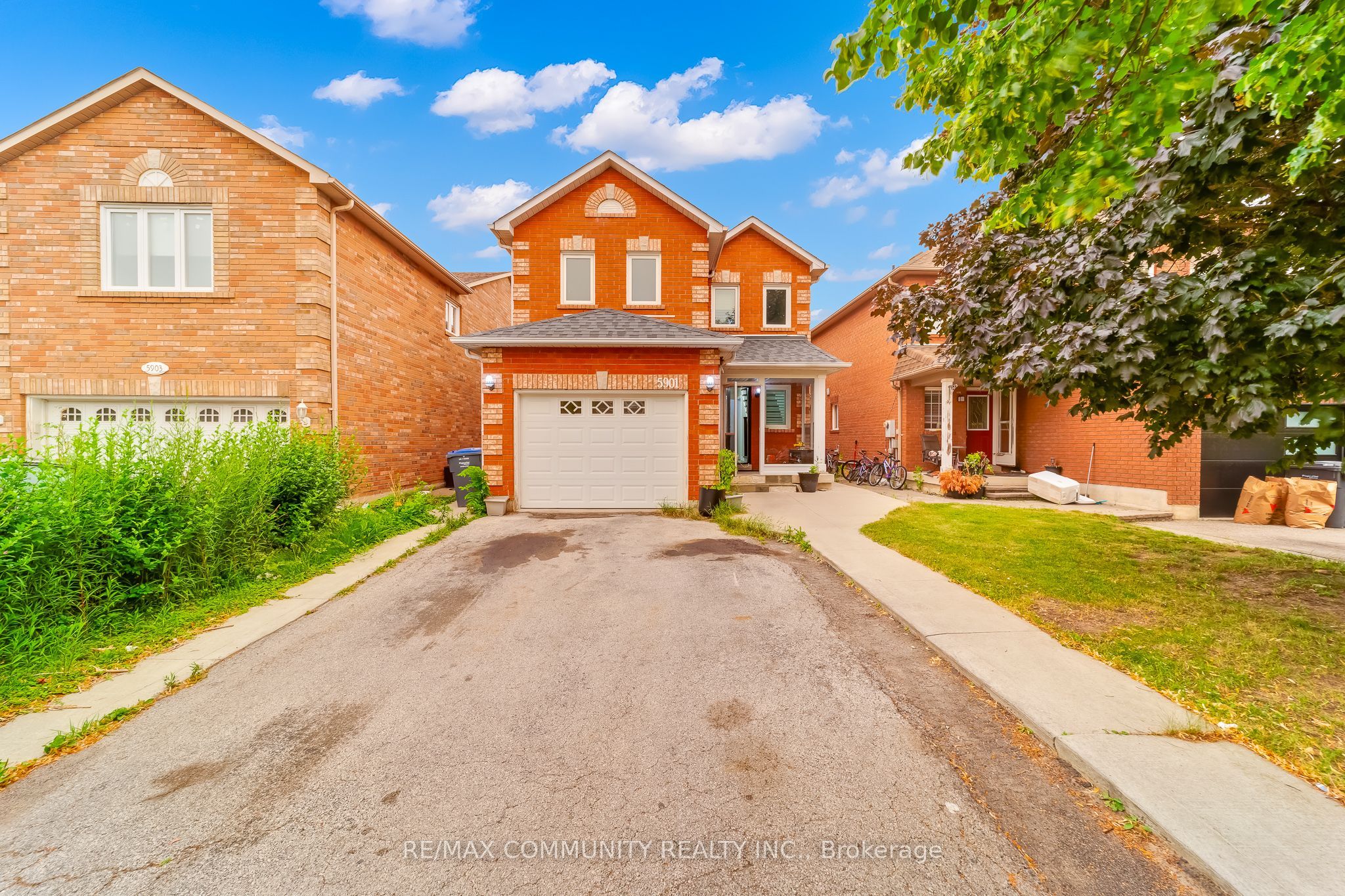 5901 Sidmouth Street, Mississauga, ON L5V 2K1 photo 4