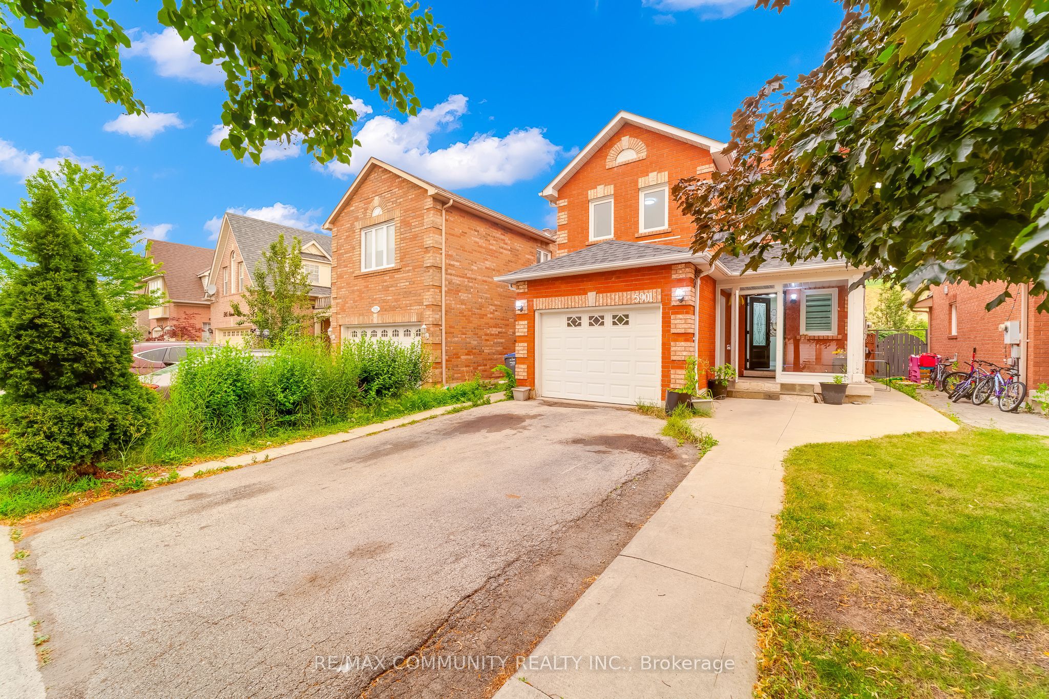 5901 Sidmouth Street, Mississauga, ON L5V 2K1 photo 5