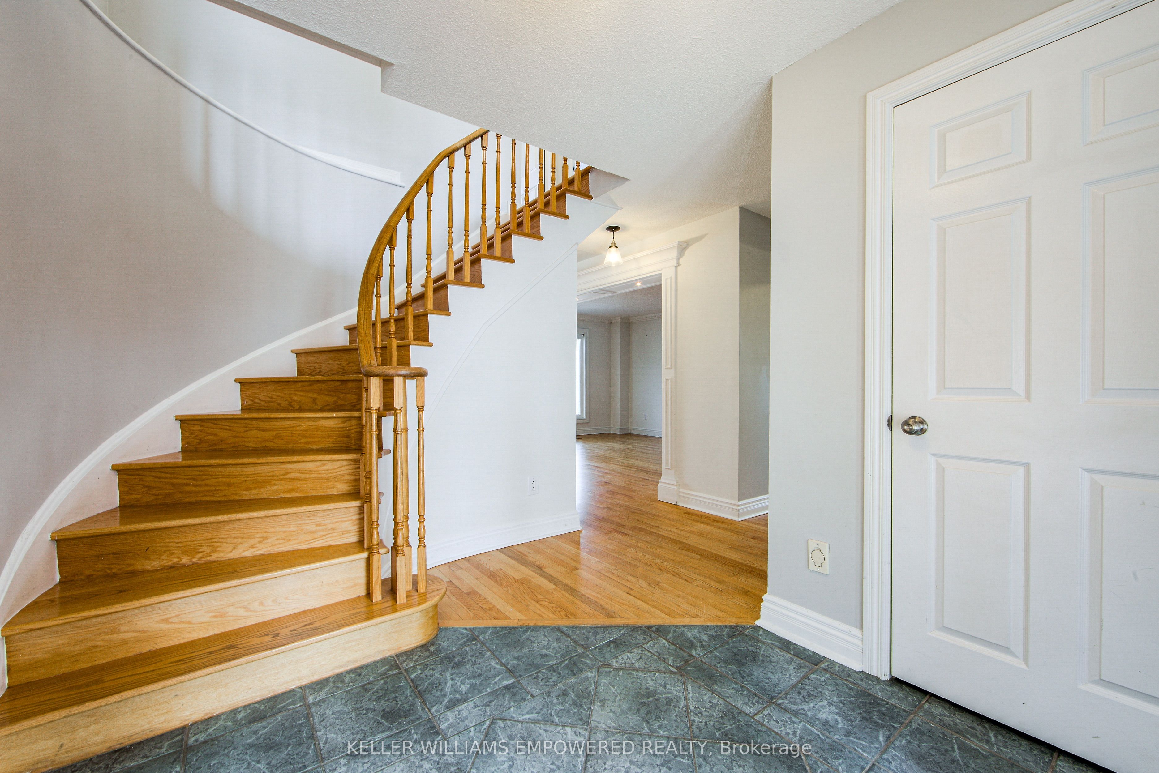 8 Grace Court Main, Caledon, ON L7E 3Z7 photo 3