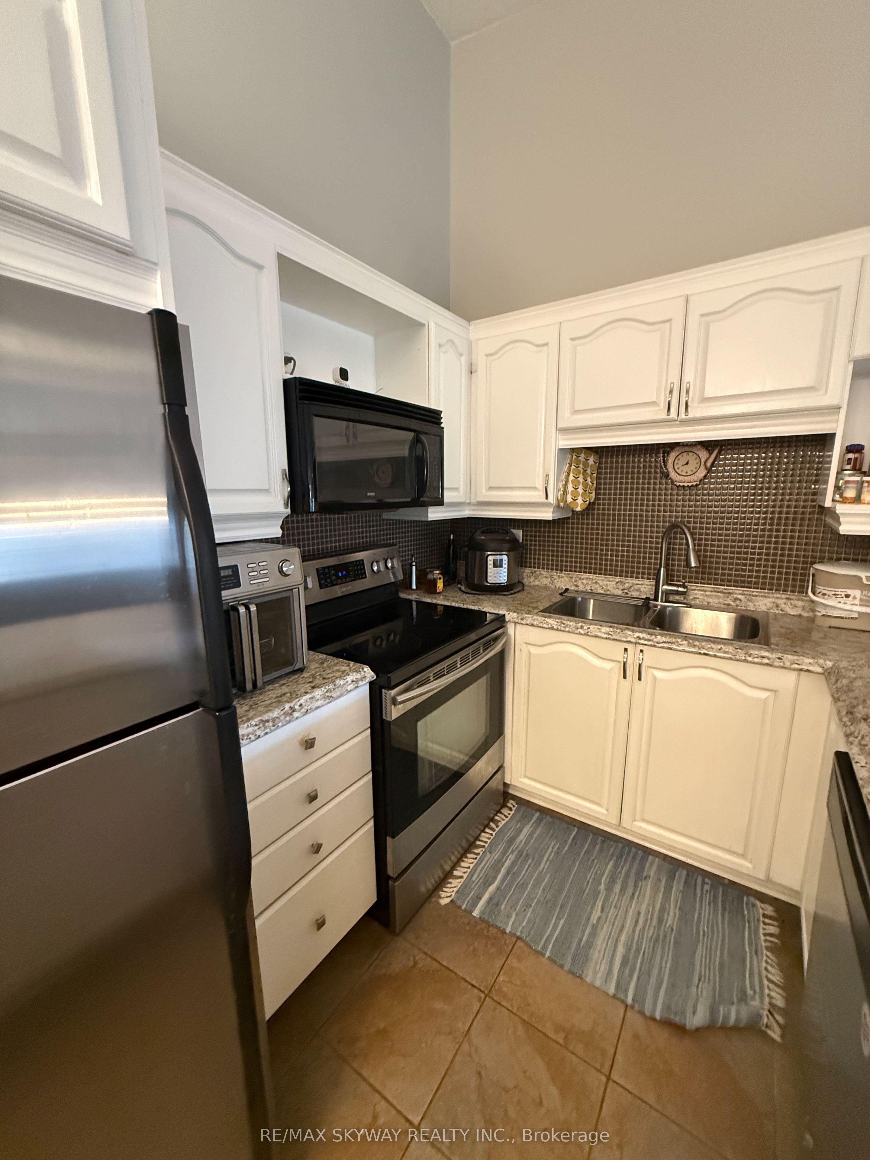 4025 Kilmer Drive 410, Burlington, ON L7M 4M5 photo 2