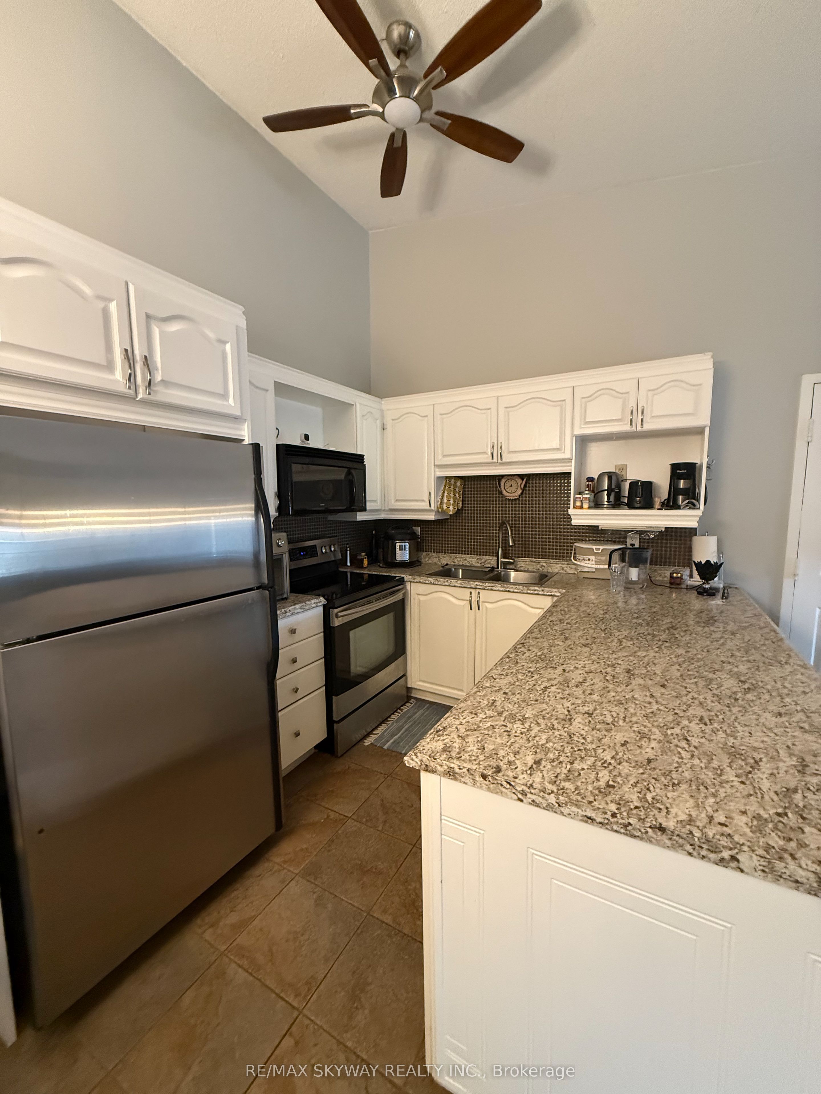 4025 Kilmer Drive 410, Burlington, ON L7M 4M5 photo 3