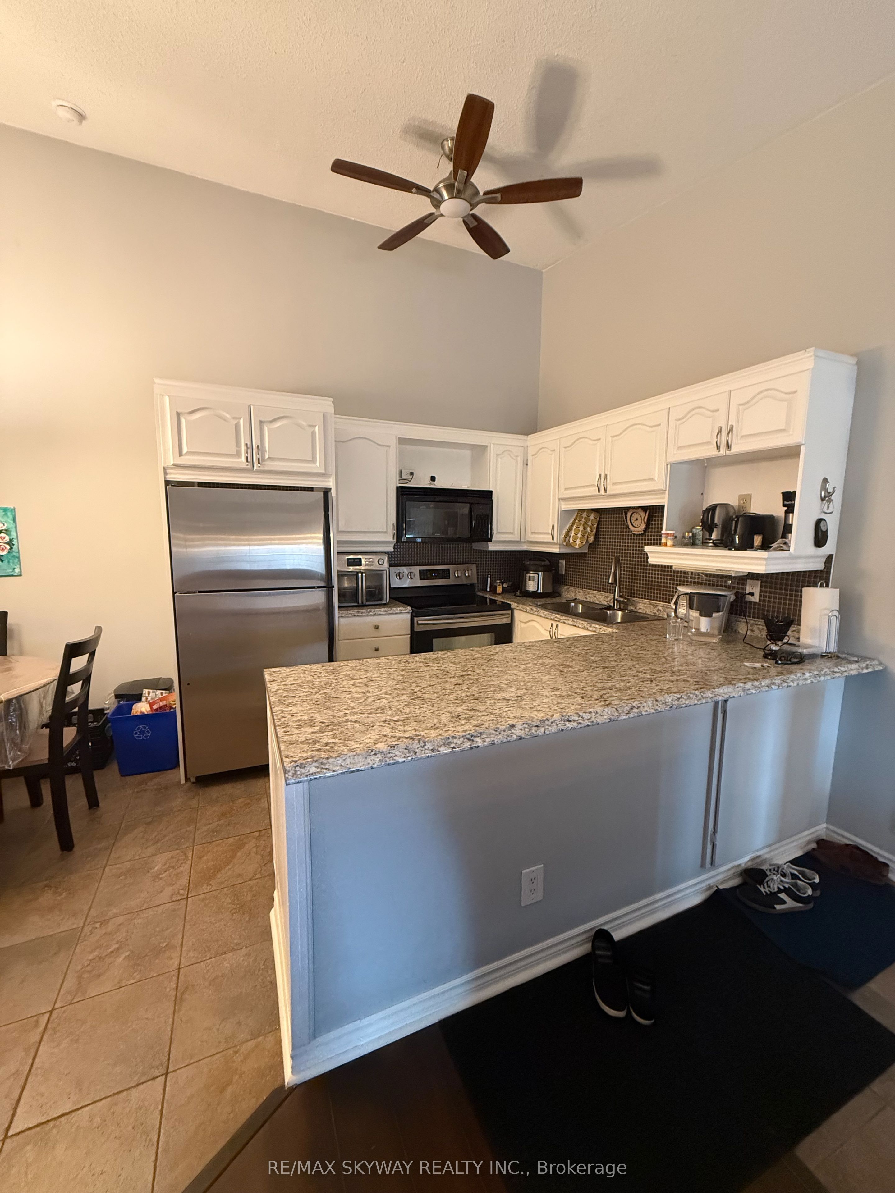 4025 Kilmer Drive 410, Burlington, ON L7M 4M5 photo 5