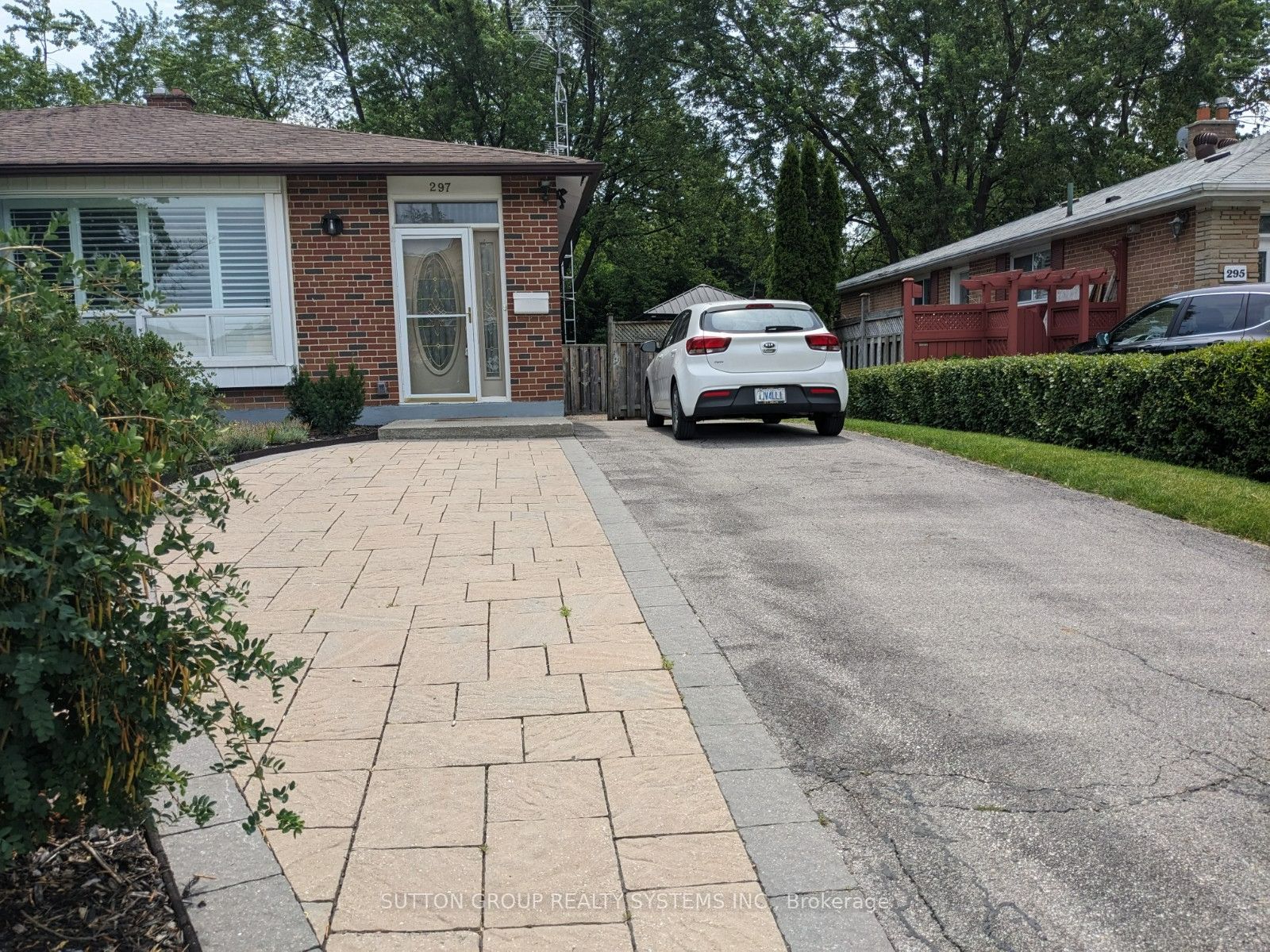 297 Balmoral Drive, Brampton, ON L6T 1V5 photo 2