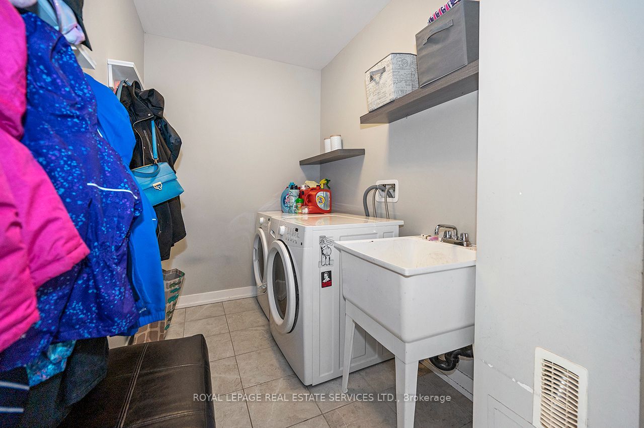 3041 Earnest Appelbe Boulevard, Oakville, ON L6H 0N8 photo 4