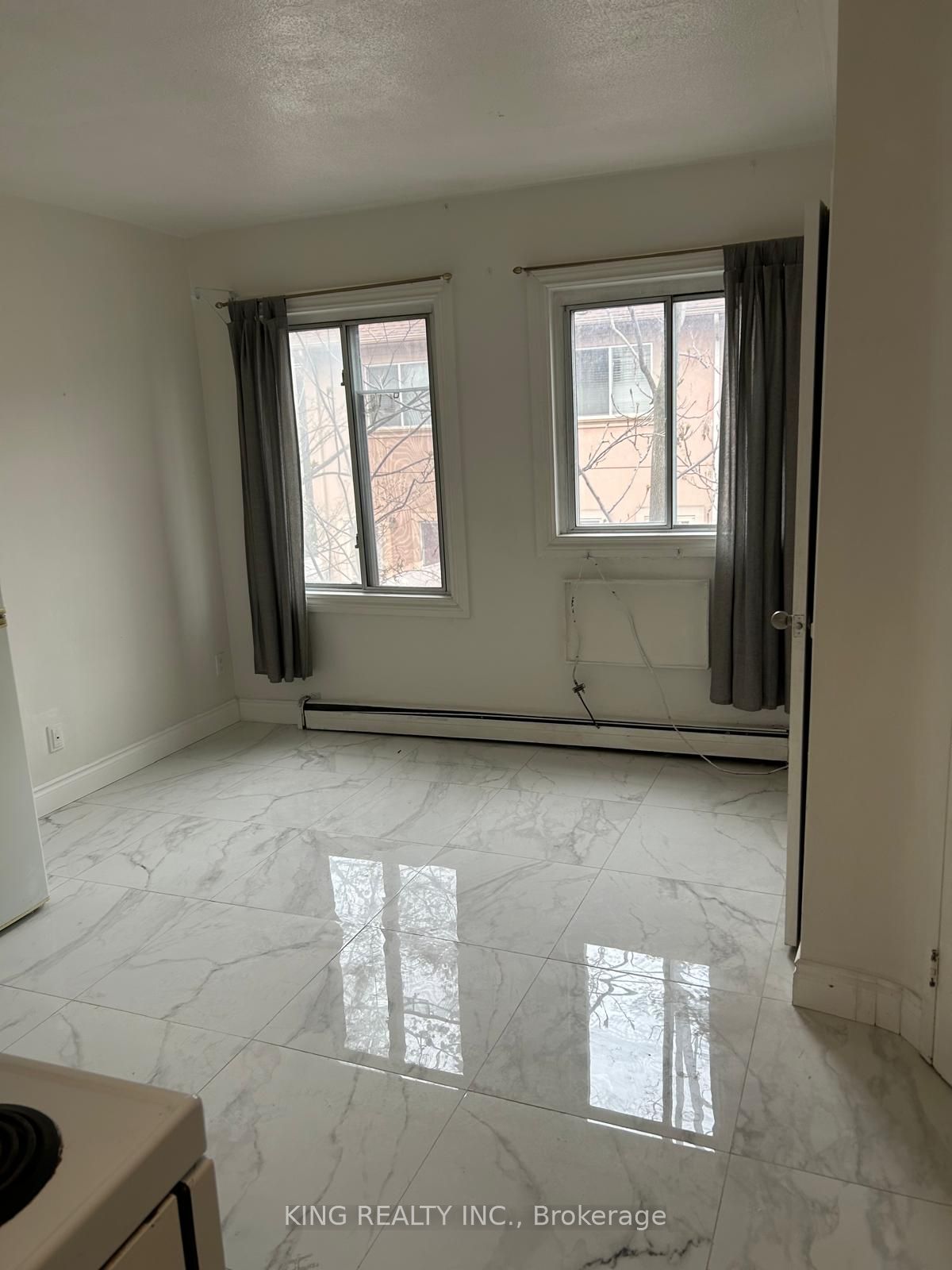 2 Elm Grove Avenue 103, Toronto, ON M6K 2J1 photo 2