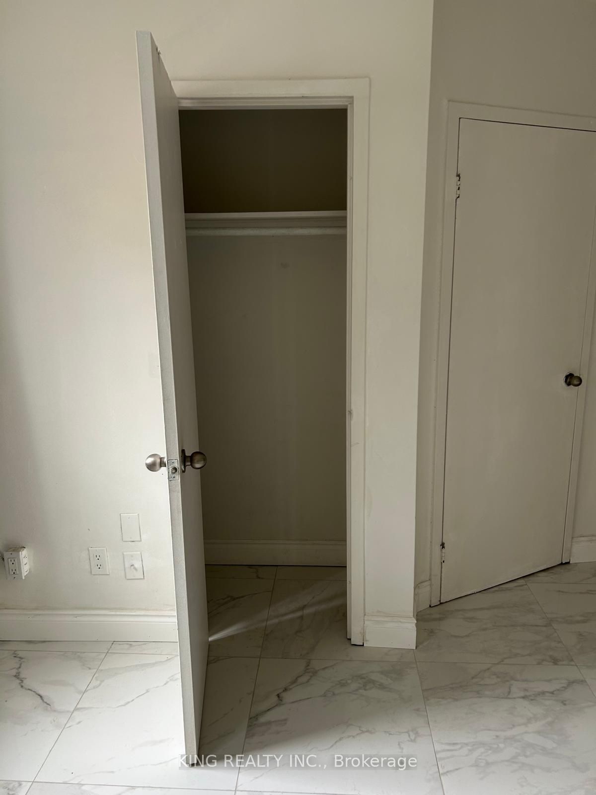 2 Elm Grove Avenue 103, Toronto, ON M6K 2J1 photo 3