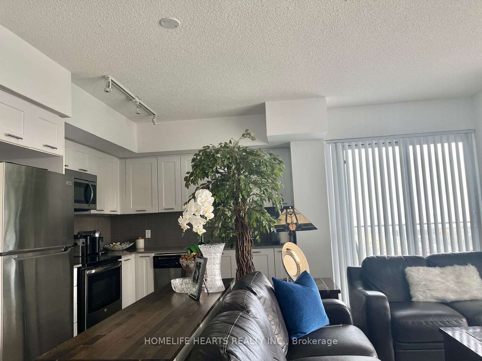 2220 Lakeshore Boulevard W 1209, Toronto, ON M8V 0C1 photo 3