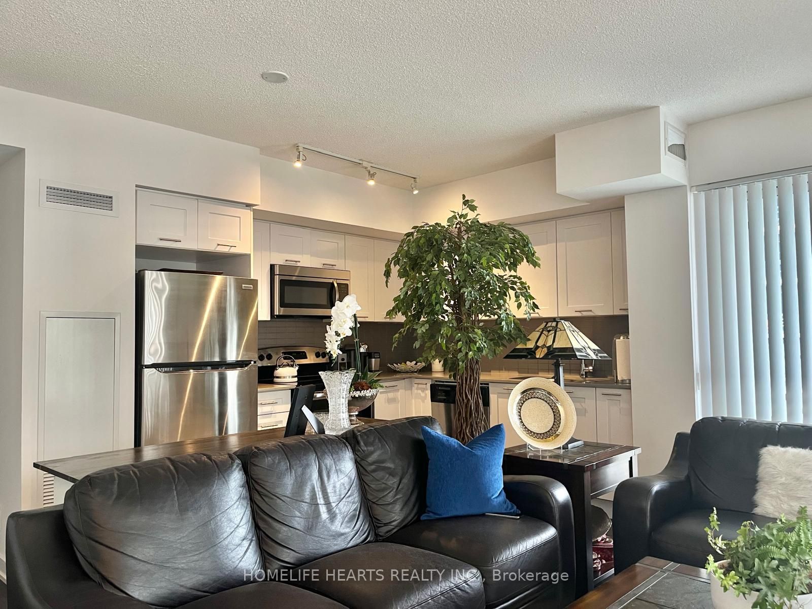 2220 Lakeshore Boulevard W 1209, Toronto, ON M8V 0C1 photo 4