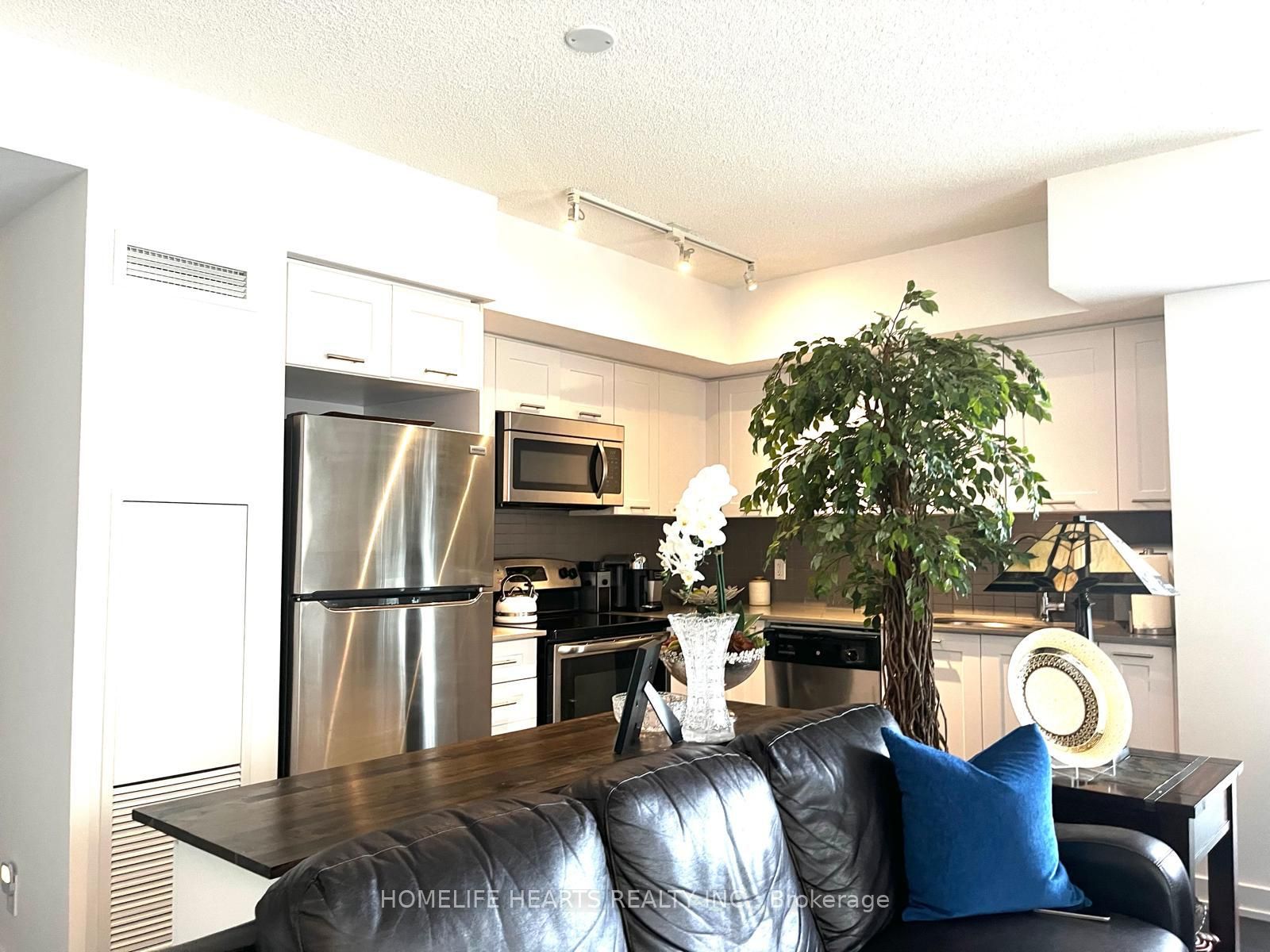 2220 Lakeshore Boulevard W 1209, Toronto, ON M8V 0C1 photo 5