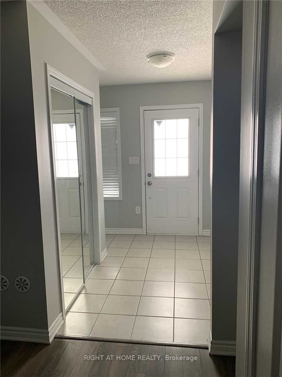 293 Eves Gate, Milton, ON L9E 0A2 photo 2