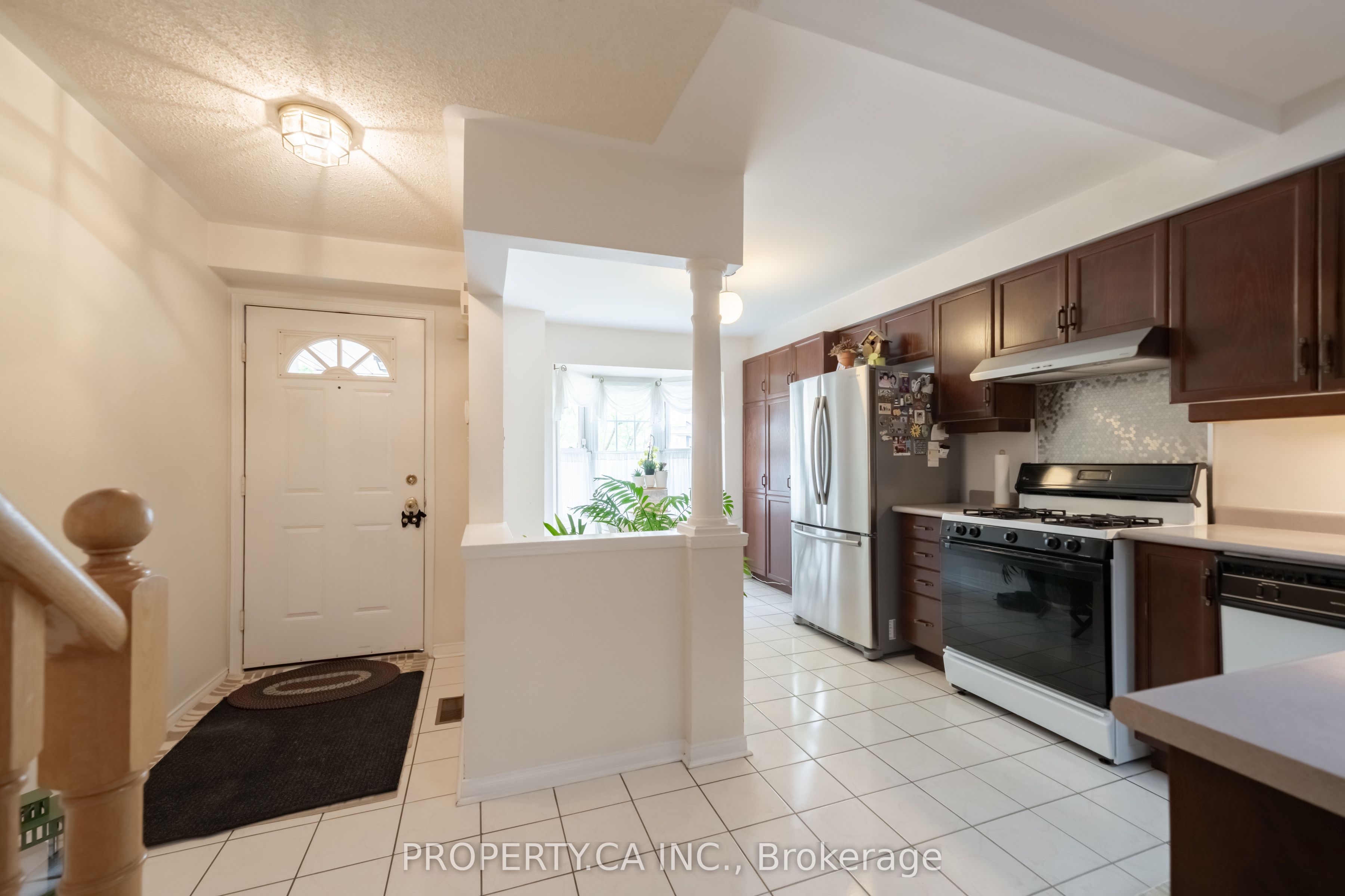 72 Desert Sand Drive, Brampton, ON L6R 1V6 photo 2