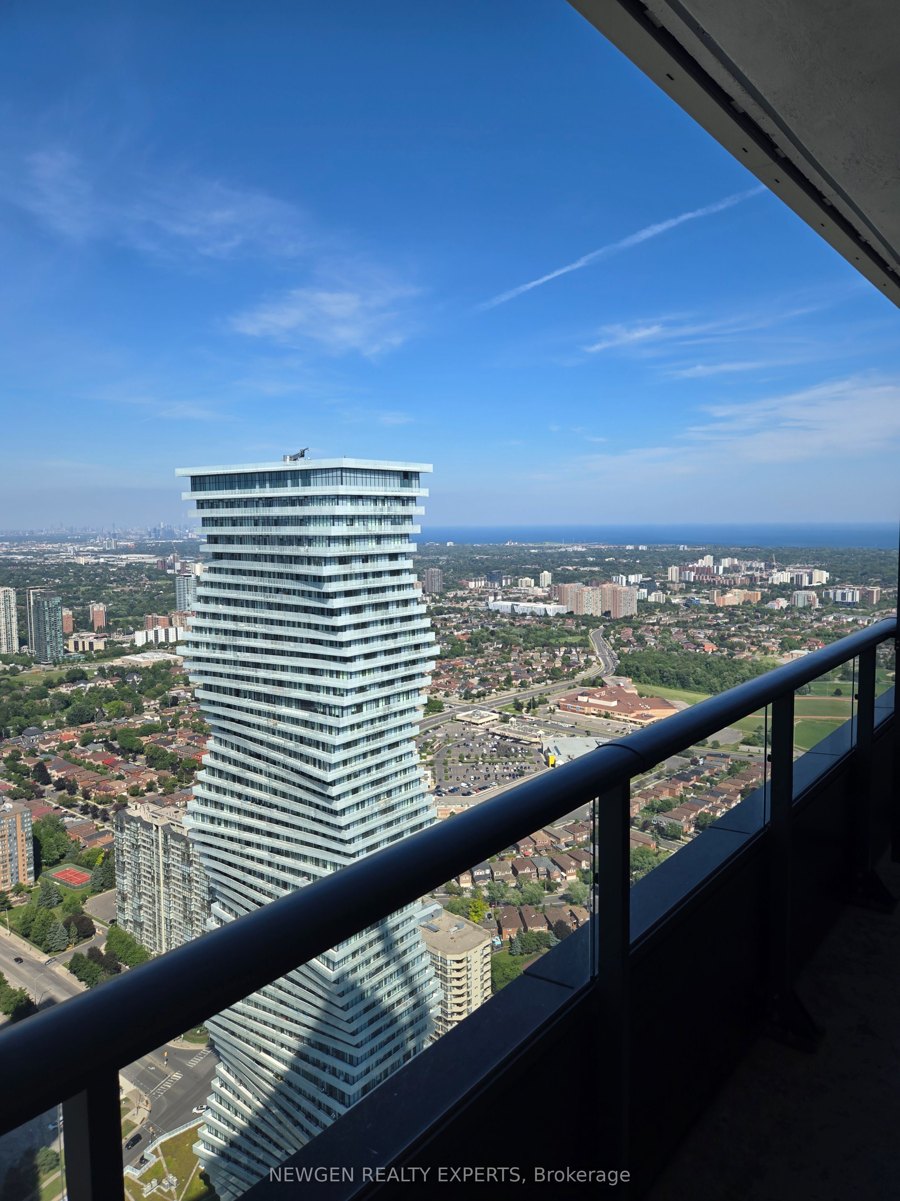 448 Burnhamthorpe Road W 6006, Mississauga, ON L5B 0R4 photo 4