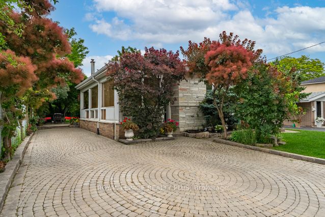 87 Hullmar Drive, Toronto, ON M3N 2E2