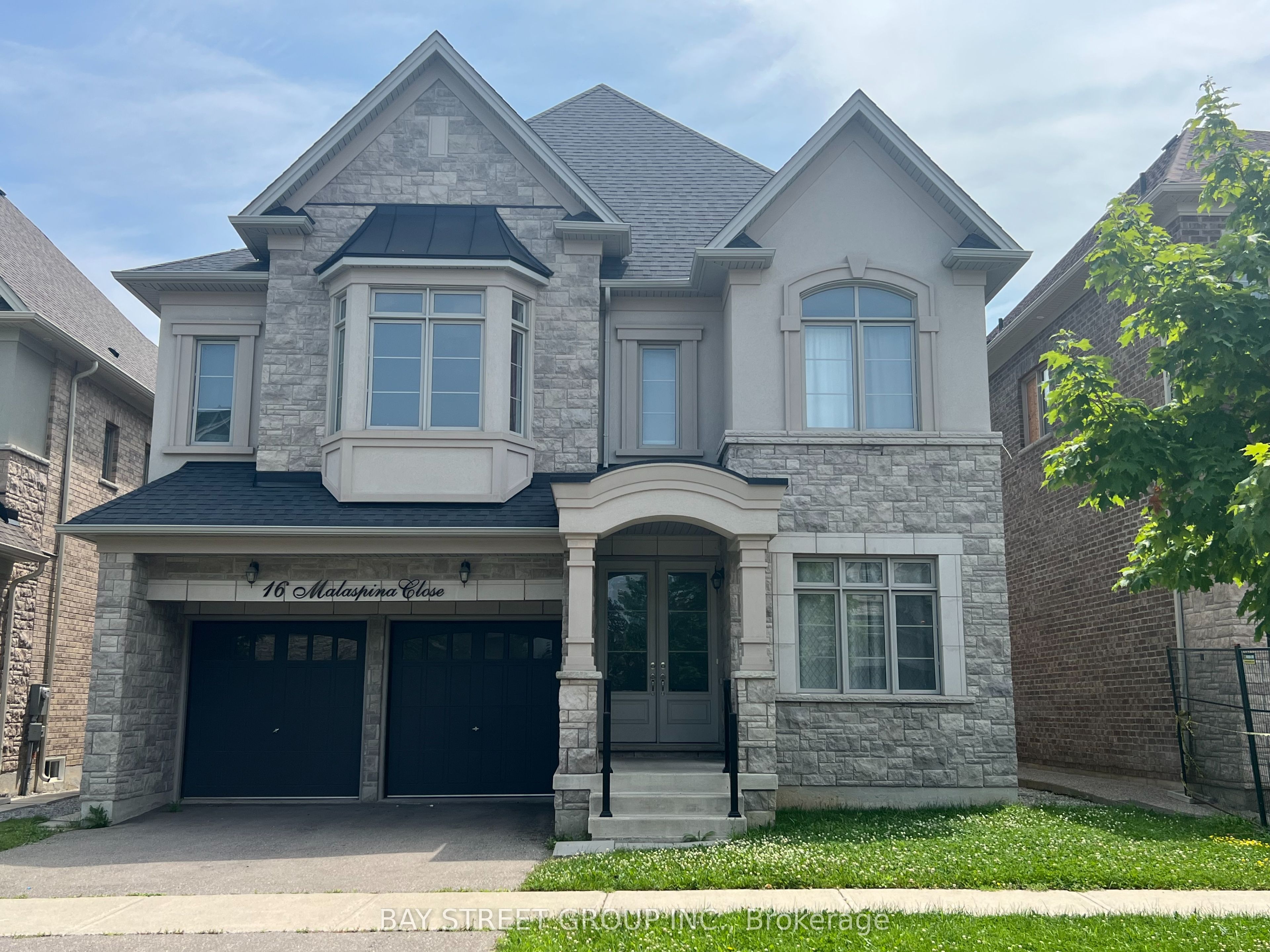 16 Malaspina Close, Brampton, ON L6Y 6E2