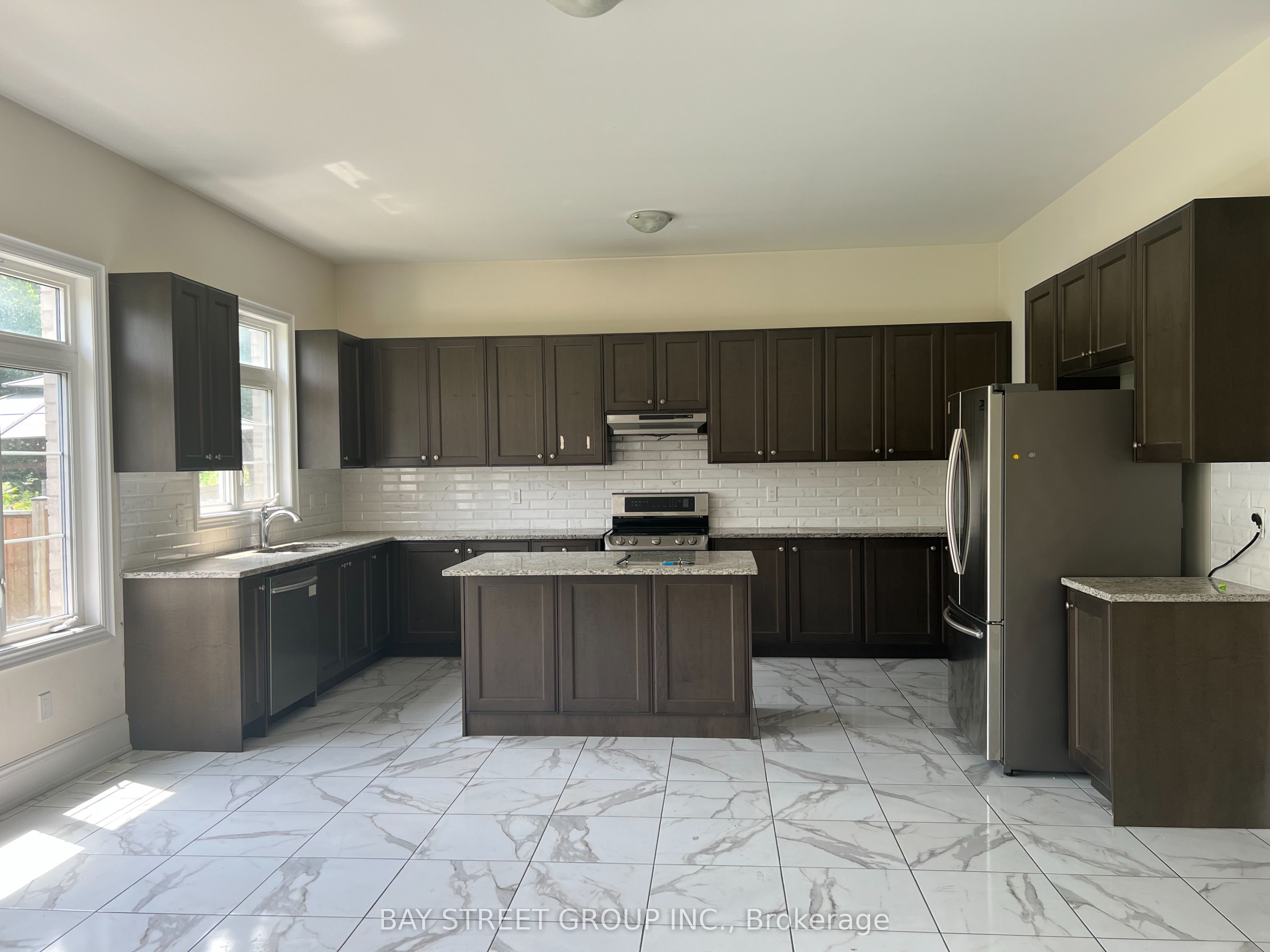 16 Malaspina Close, Brampton, ON L6Y 6E2 photo 3
