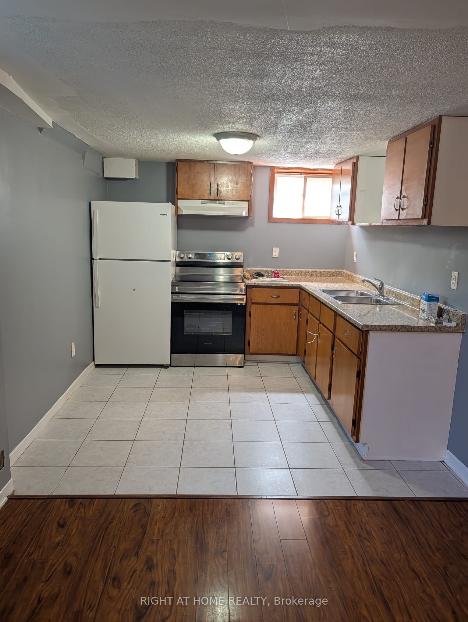 163 McMurchy Avenue S BSMT, Brampton, ON L6X 1Z2 photo 2